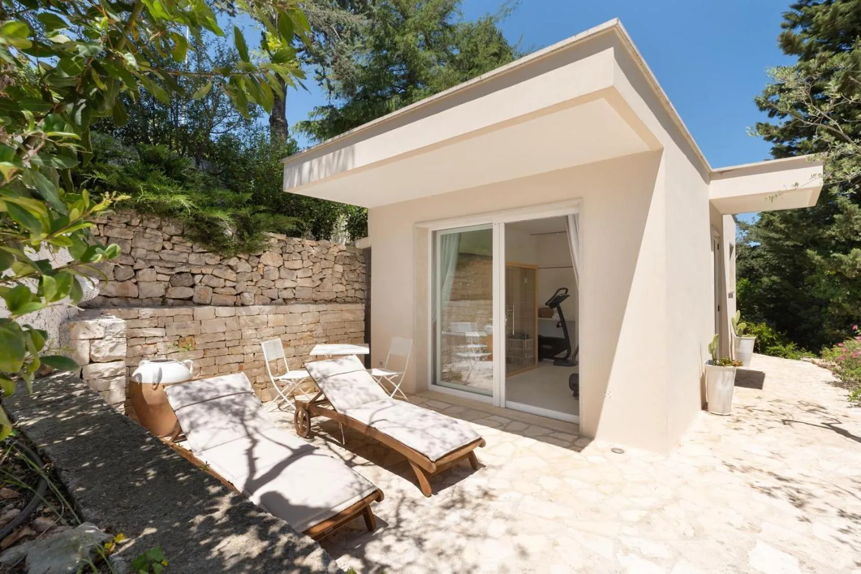 sunbed in Villa Lemorè