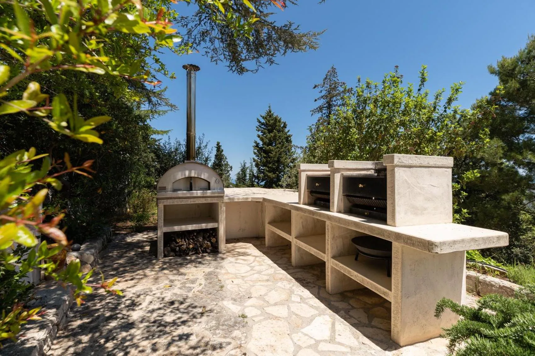 BBQ facilities in Villa Lemorè
