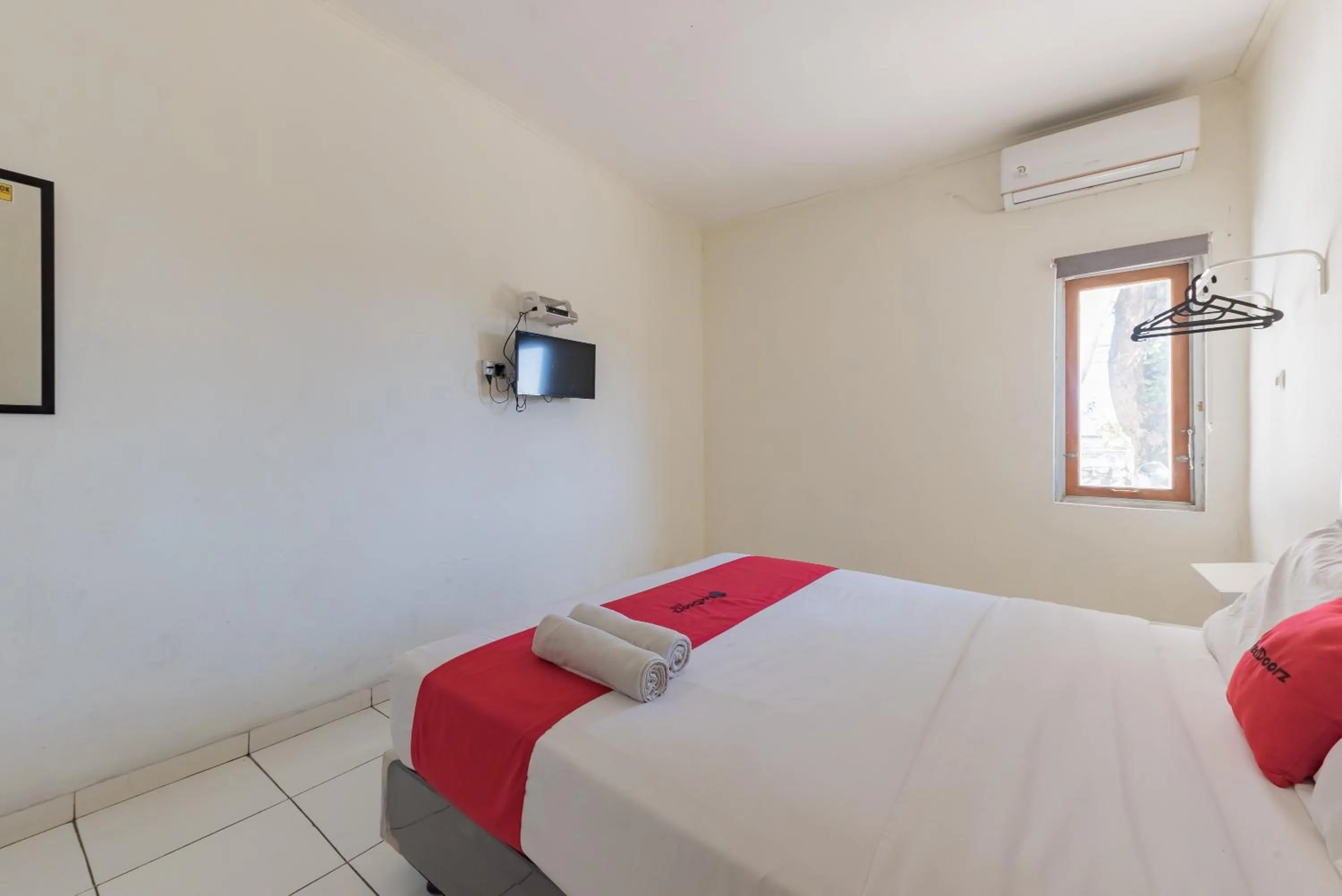 Bed in RedDoorz Syariah @ Jl Raya Sukabumi