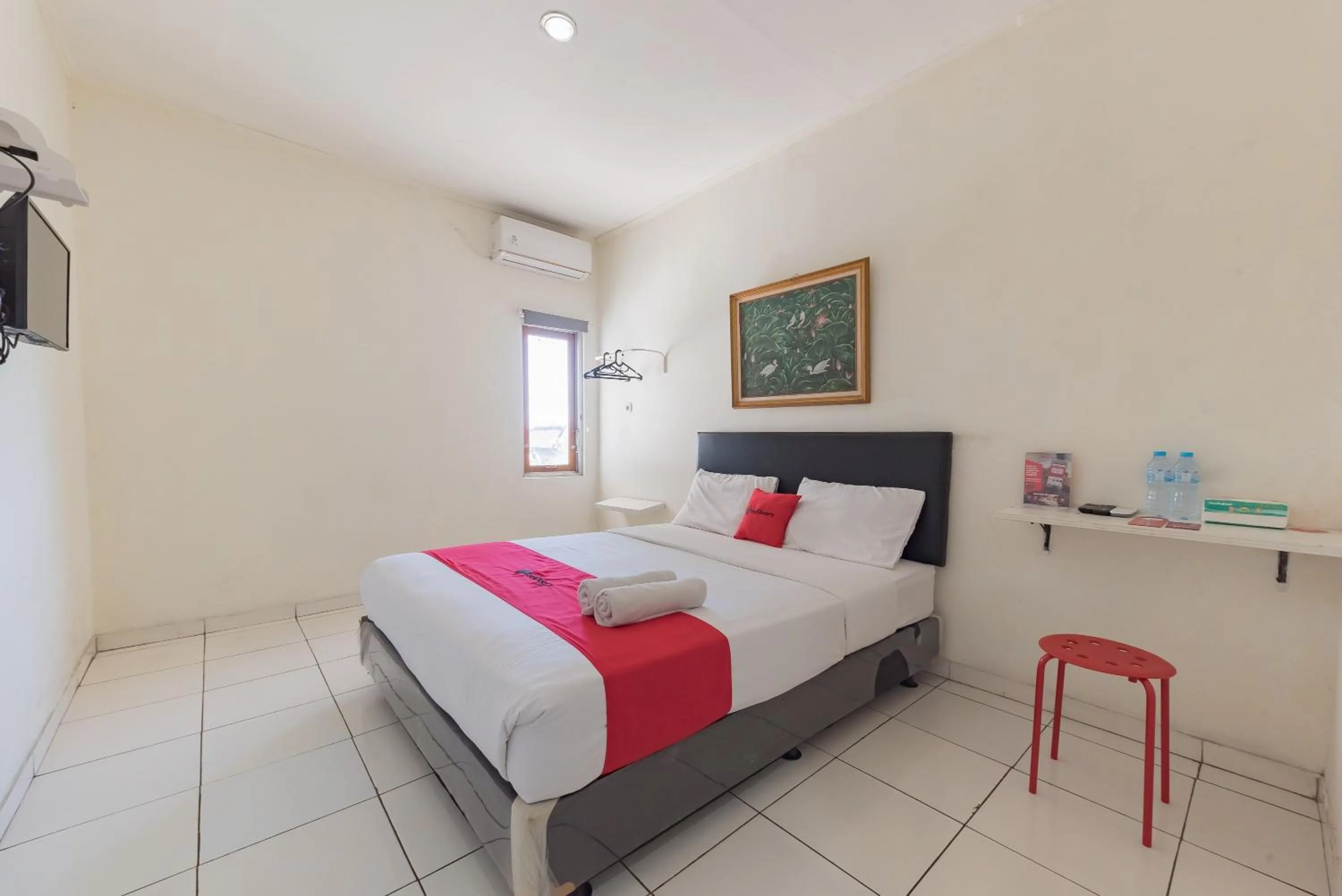 Double Room in RedDoorz Syariah @ Jl Raya Sukabumi