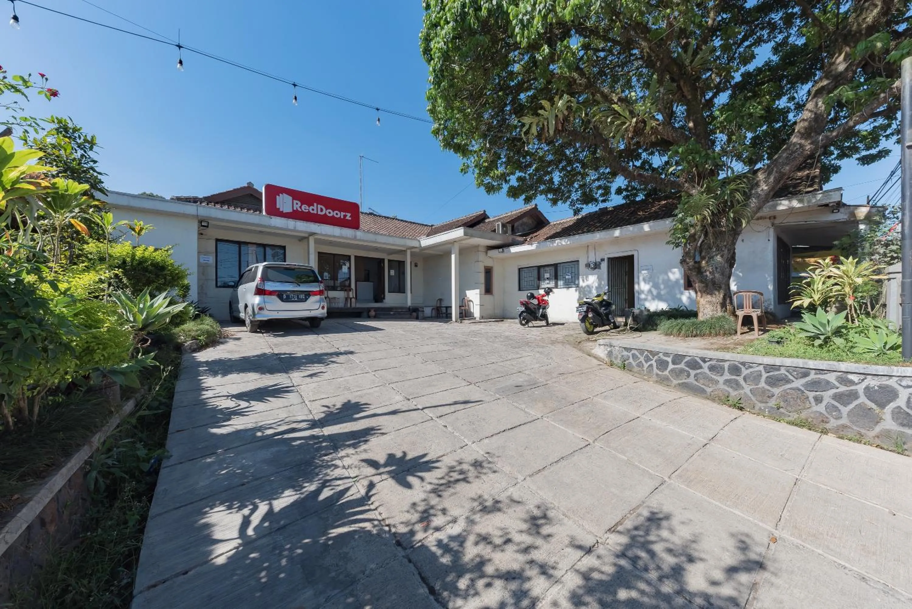 Property building in RedDoorz Syariah @ Jl Raya Sukabumi