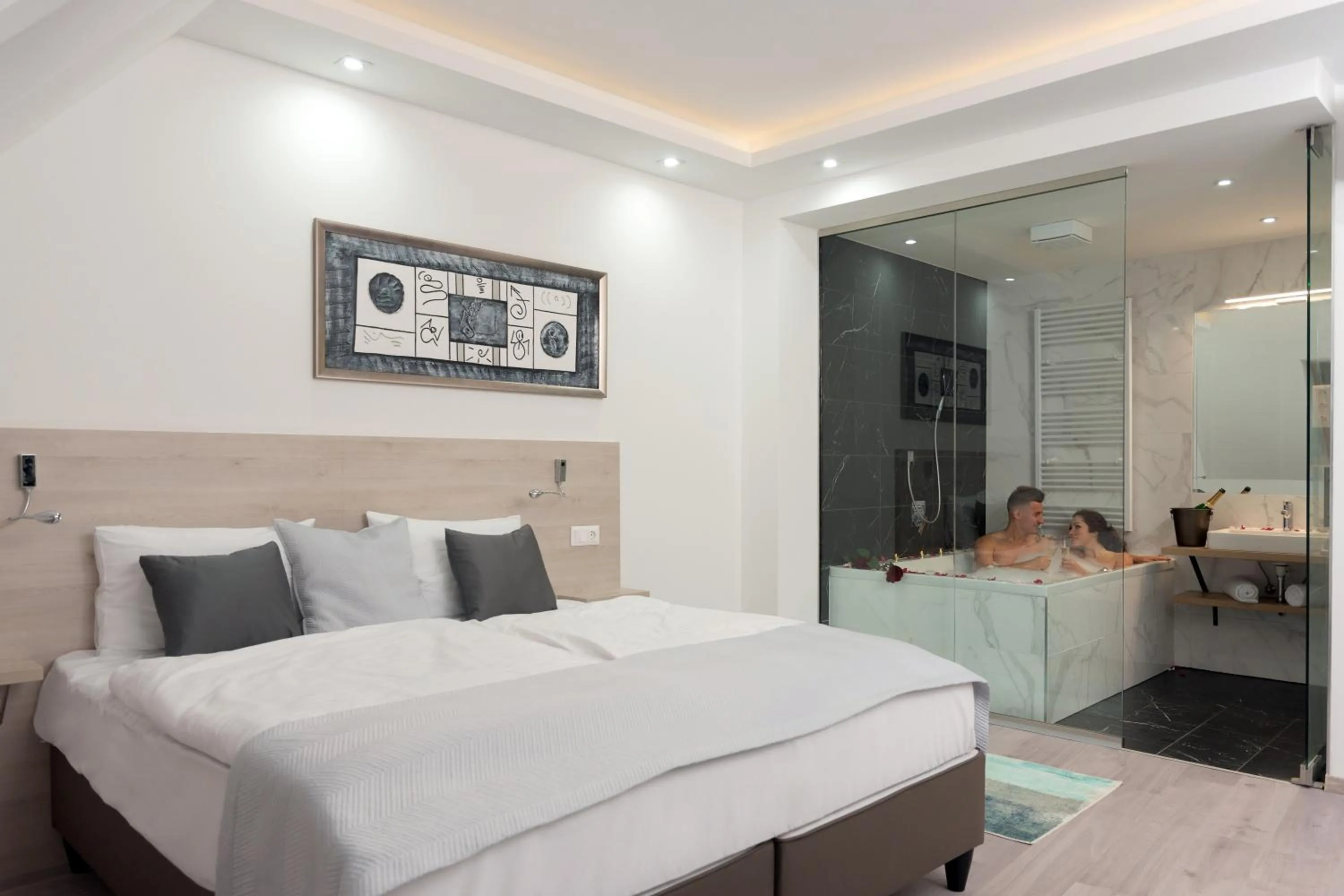 Bathroom, Bed in Fibula Residence Hotel & Wellness - Adults Only