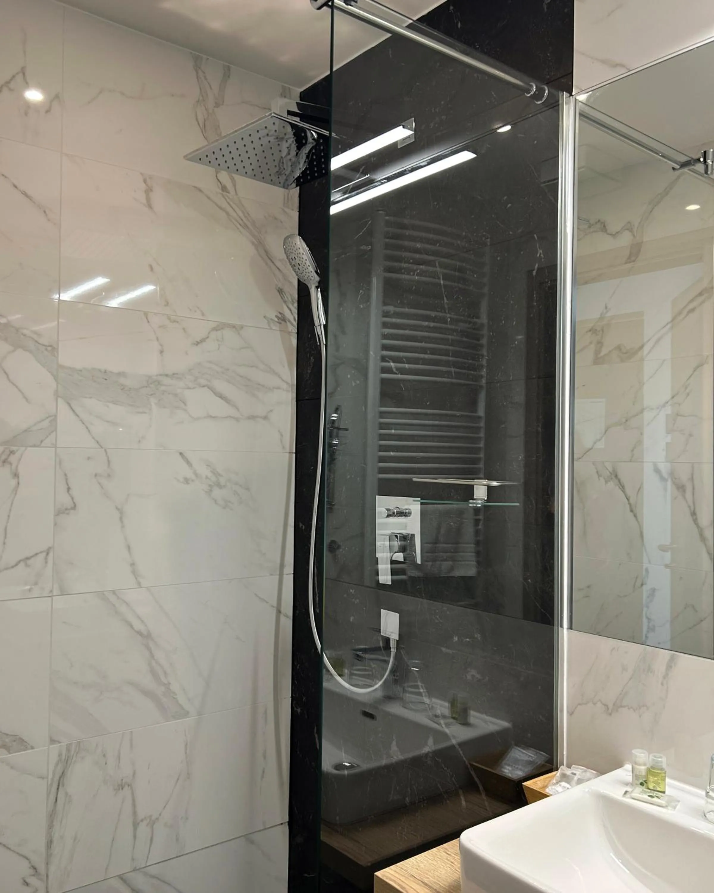 Shower in Fibula Residence Hotel & Wellness - Adults Only