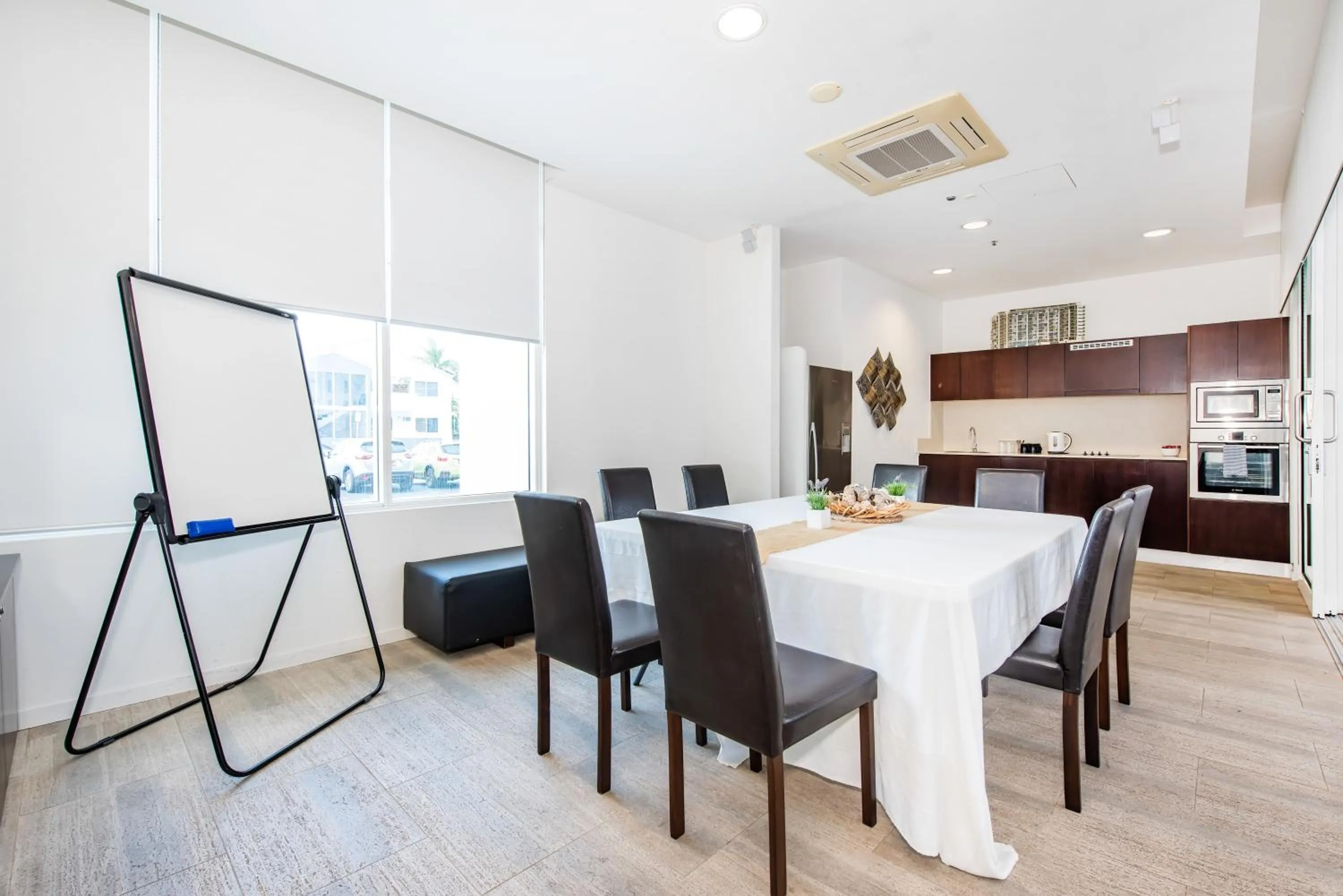 Business facilities in Lanai Riverside Apartments
