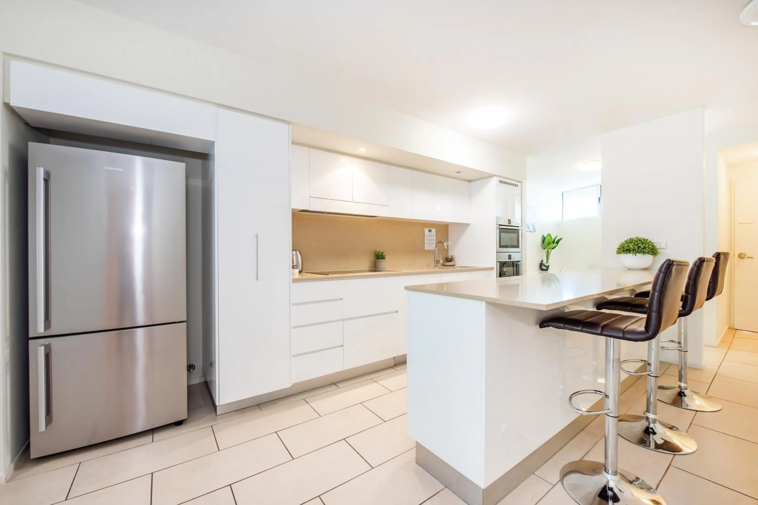 Kitchen or kitchenette in Lanai Riverside Apartments