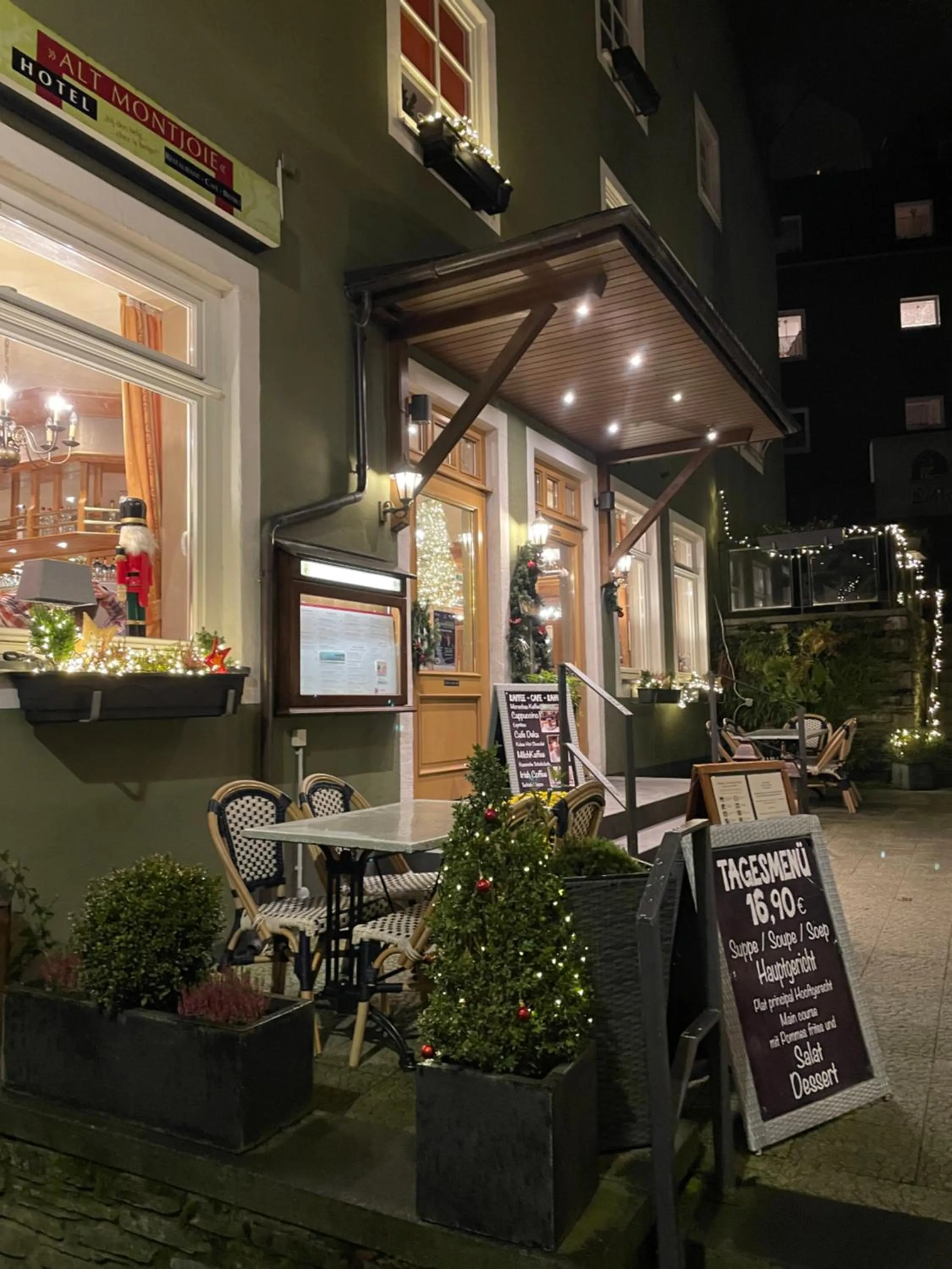 Facade/entrance in Hotel Alt Montjoie