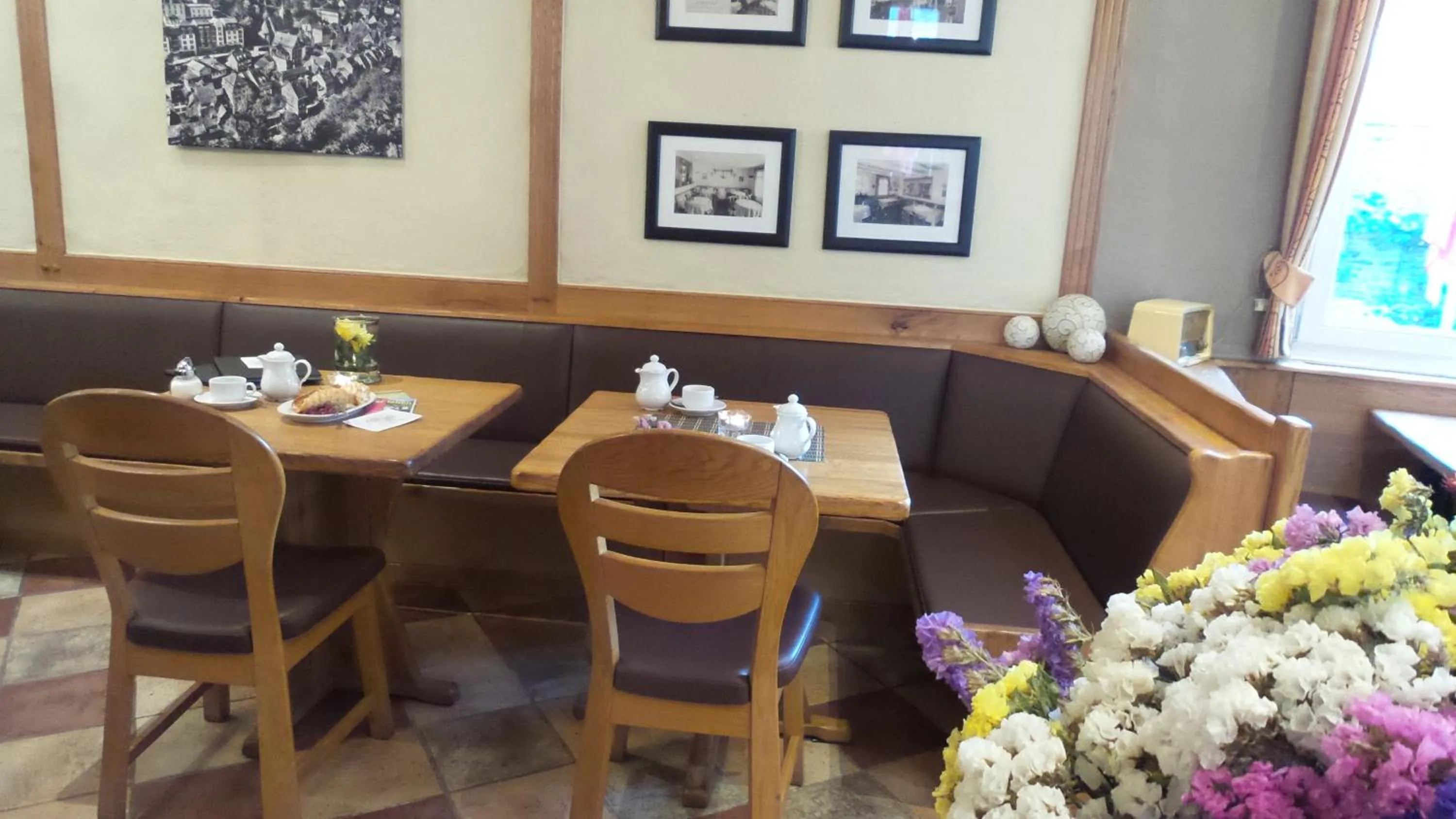 Restaurant/places to eat in Hotel Alt Montjoie