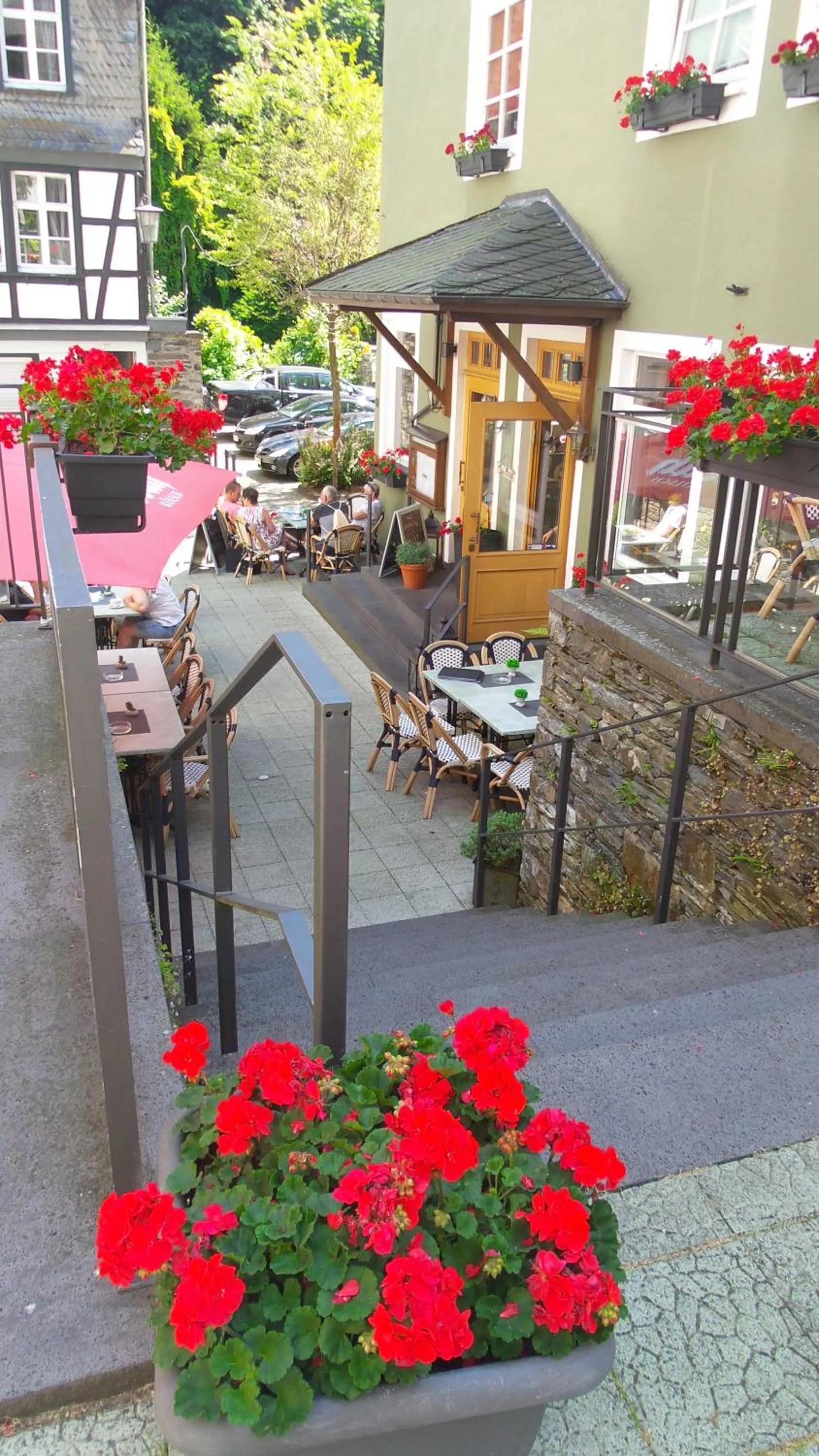 Facade/entrance in Hotel Alt Montjoie