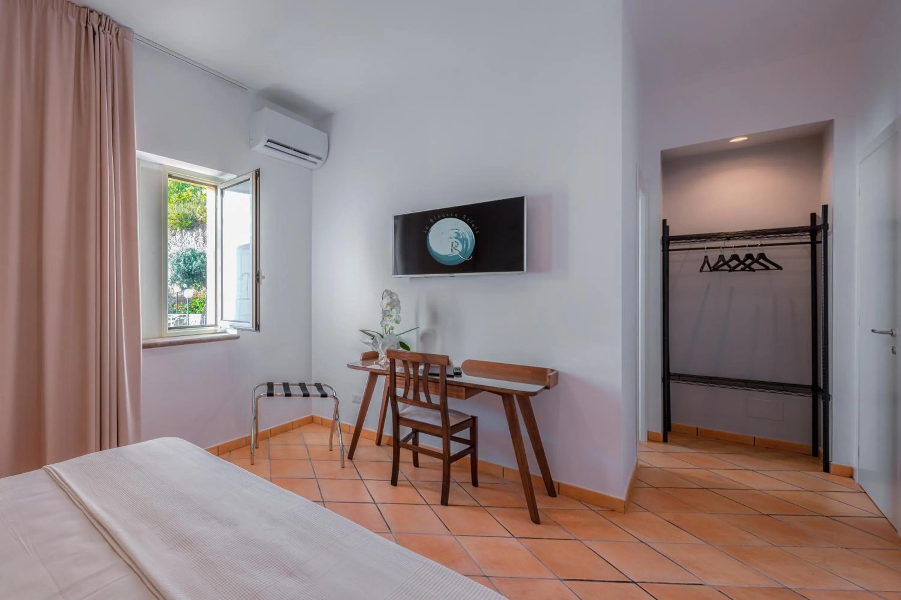 Photo of the whole room, Bed in La Risacca Relais B&B