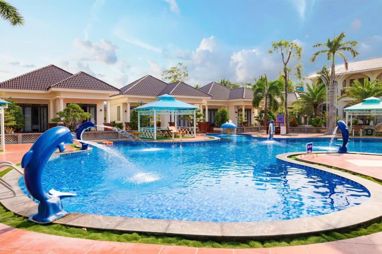 Swimming pool in Thien An Hotel