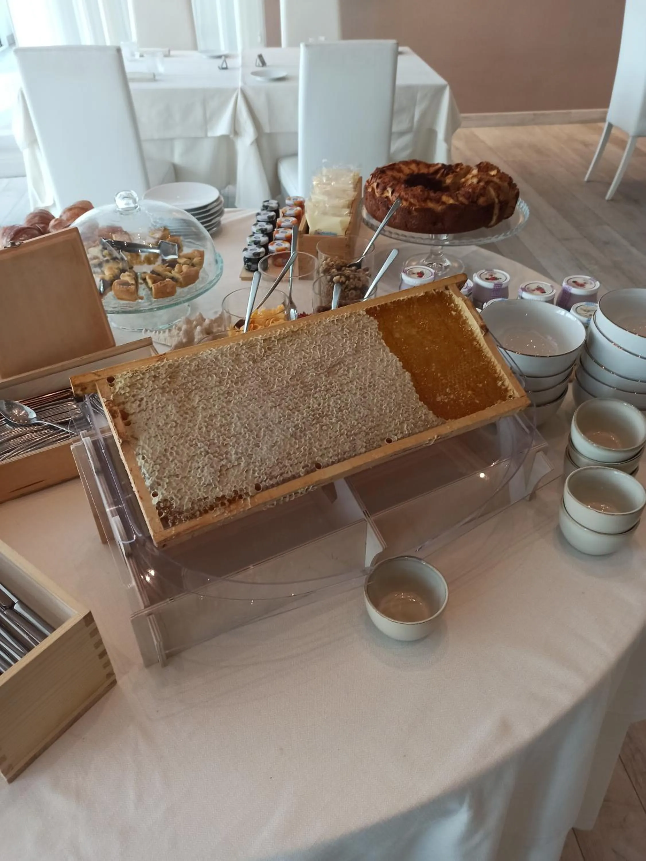 Breakfast in Elite Boutique Hotel