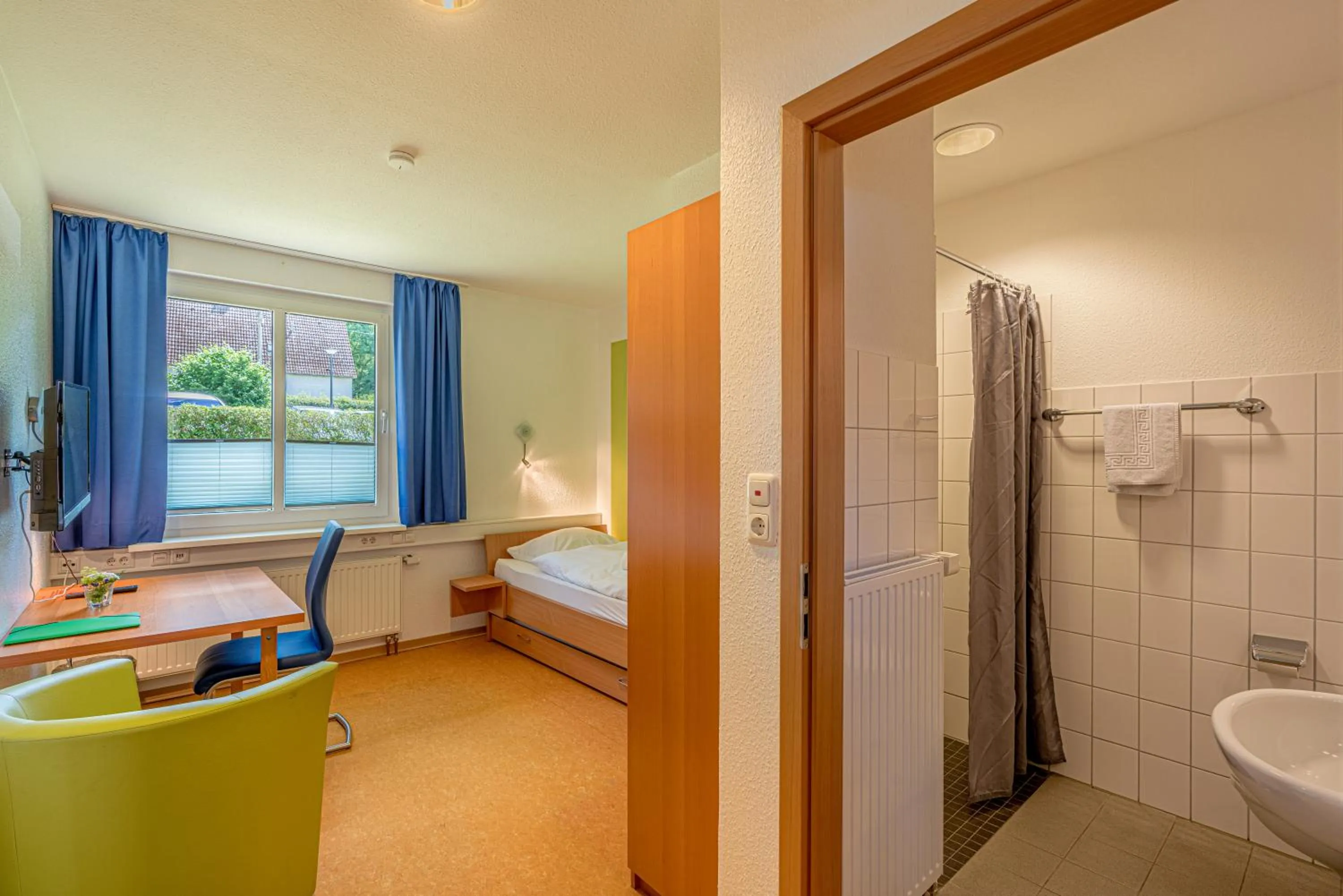 Shower, Bed in Denkhaus Loccum