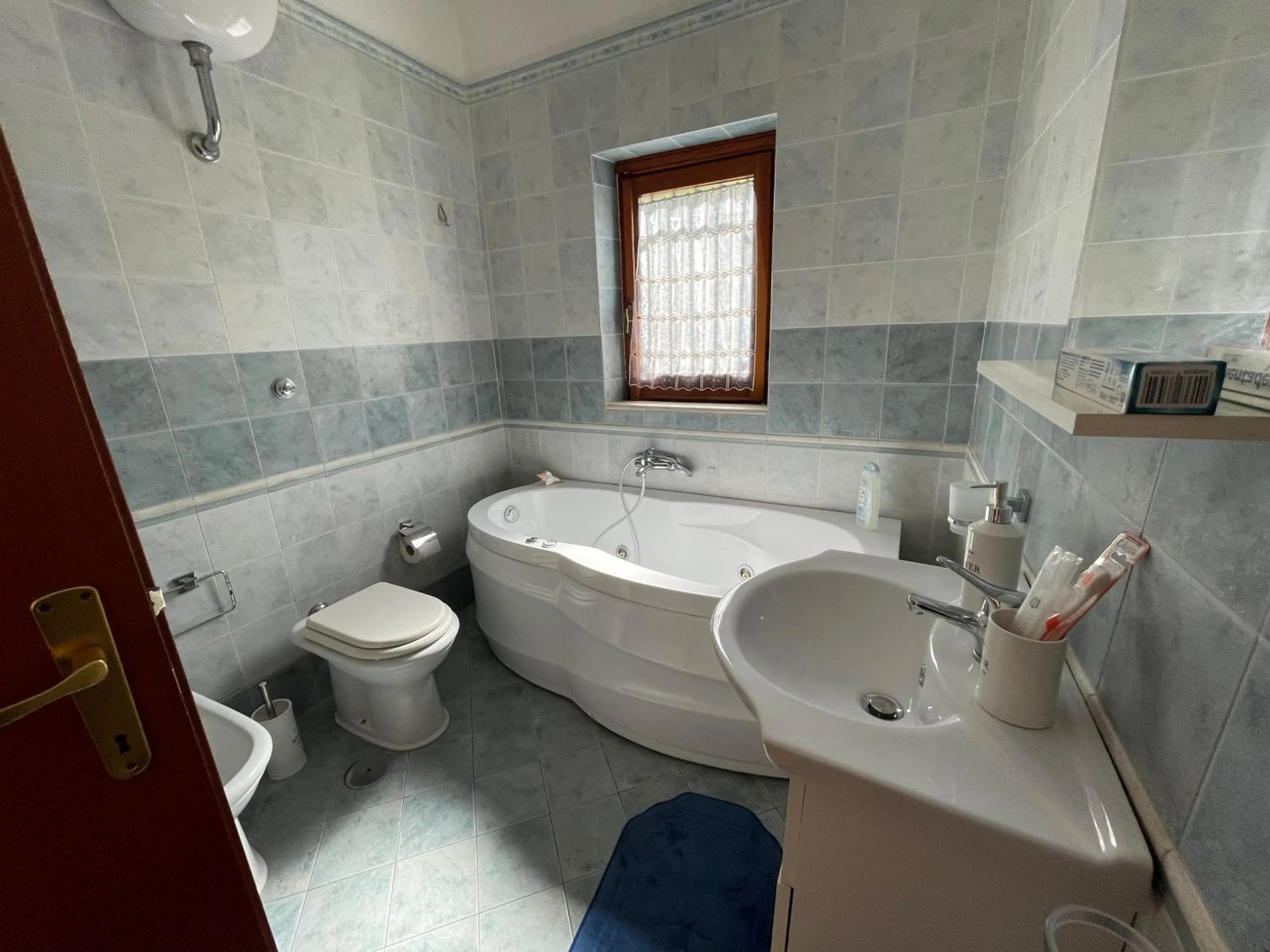 Toilet in Il Buco Relax