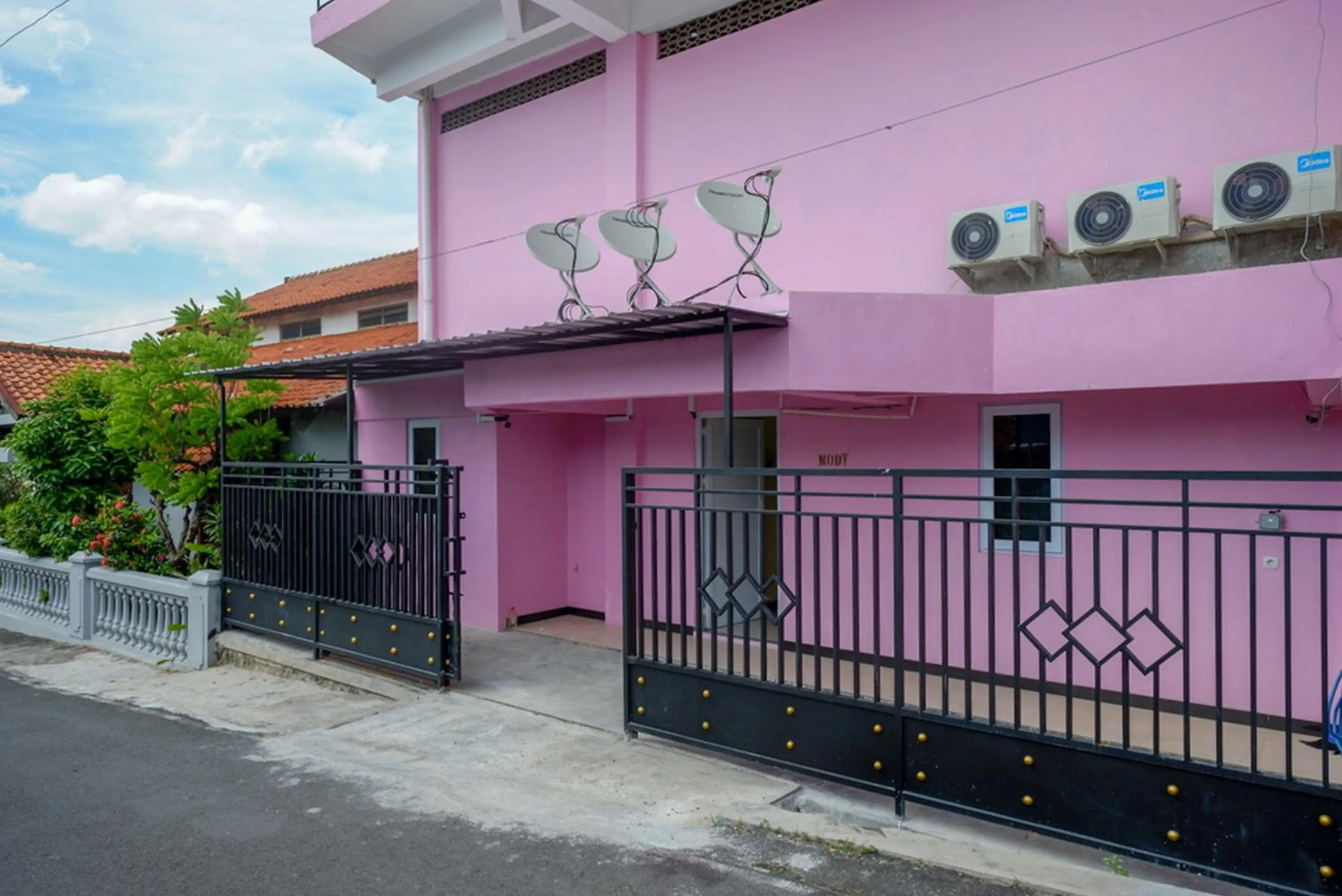 Bed in RedDoorz @ Jalan Gatot Subroto Semarang