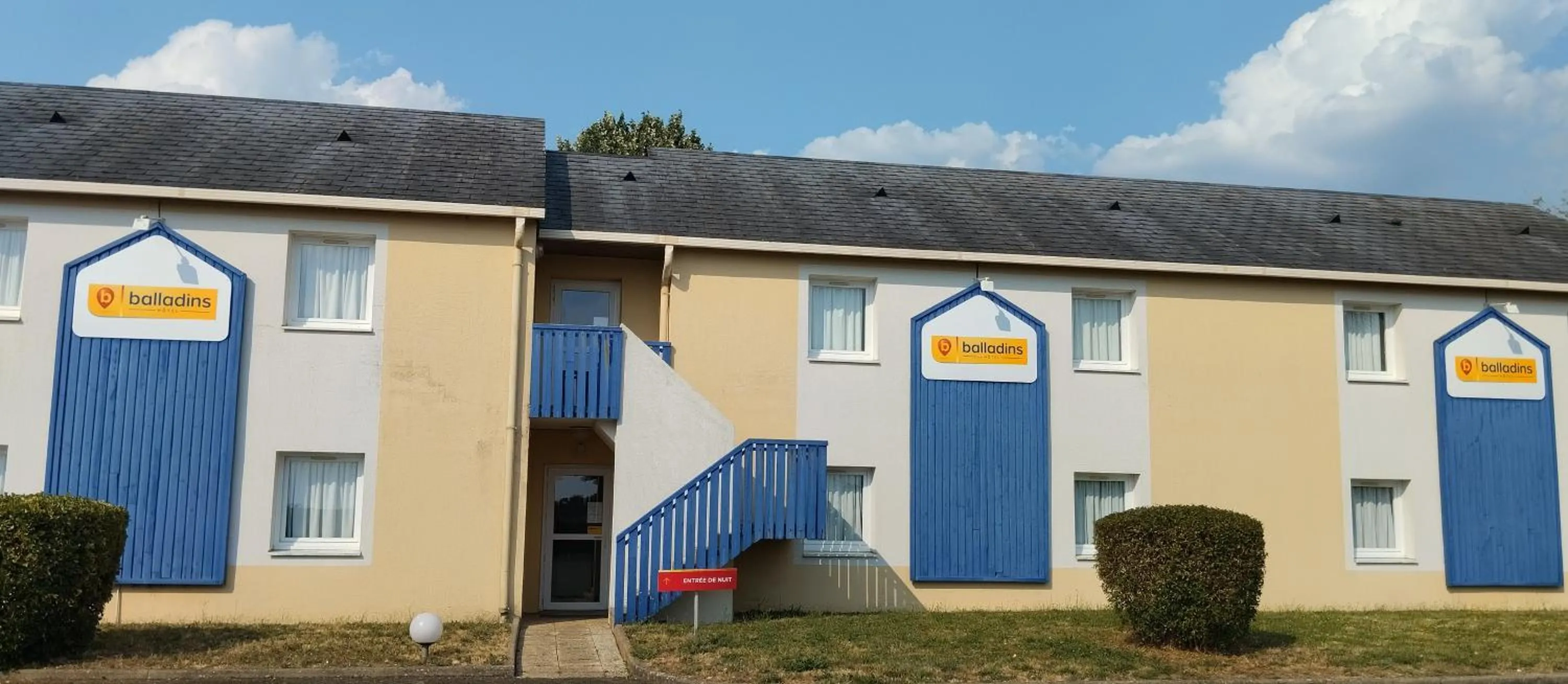 Facade/entrance, Property Building in hôtel ASTER