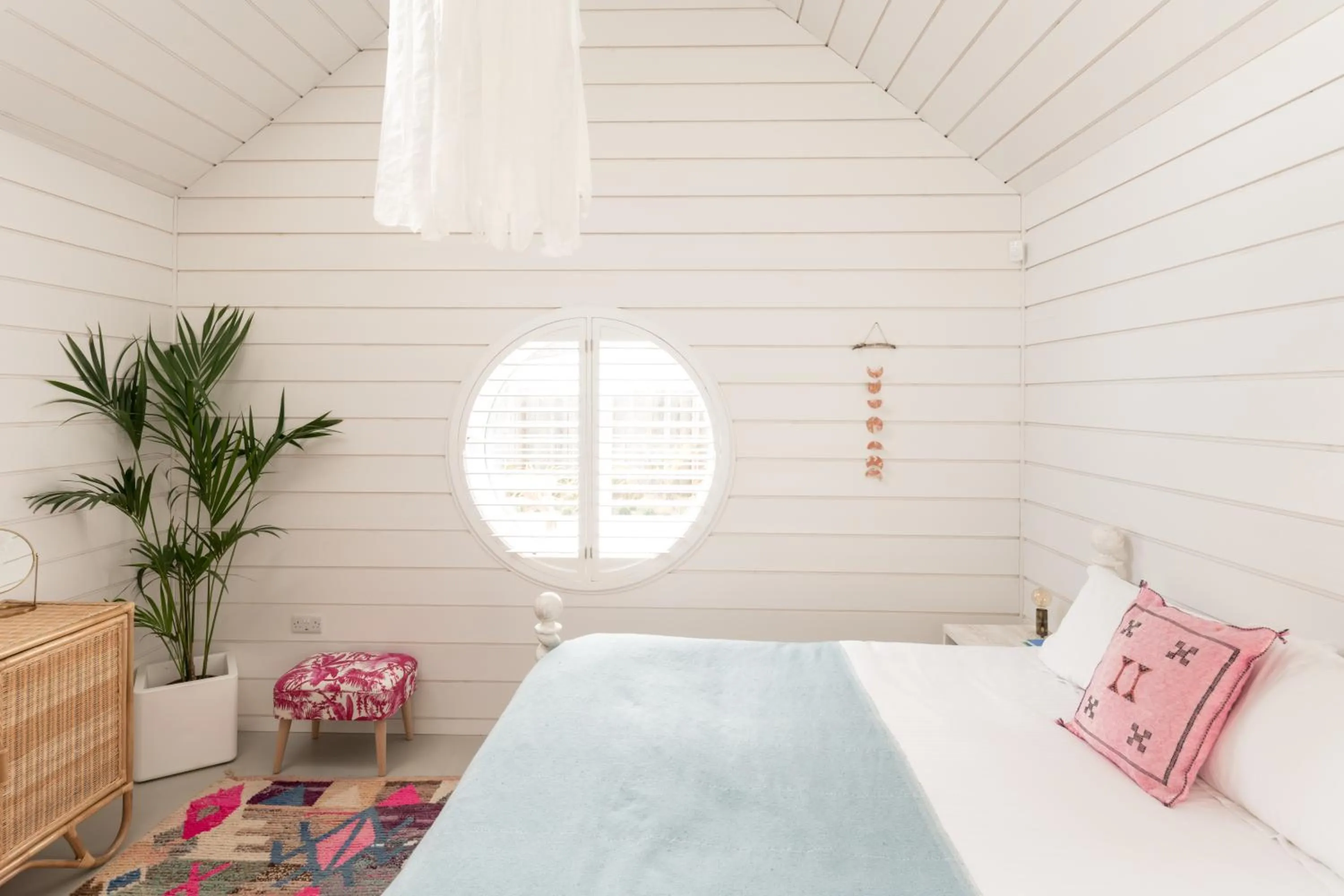 Photo of the whole room, Bed in Three Mile Beach