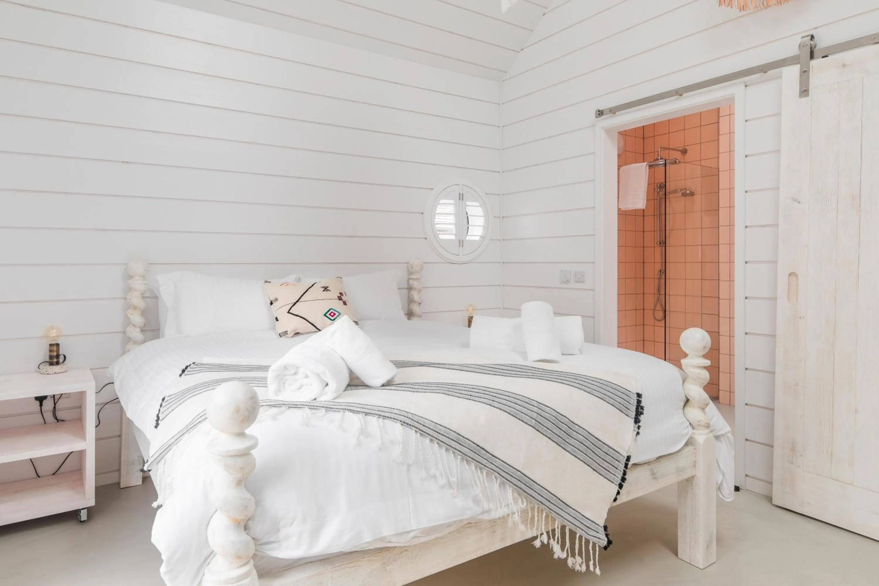 Bedroom, Bed in Three Mile Beach