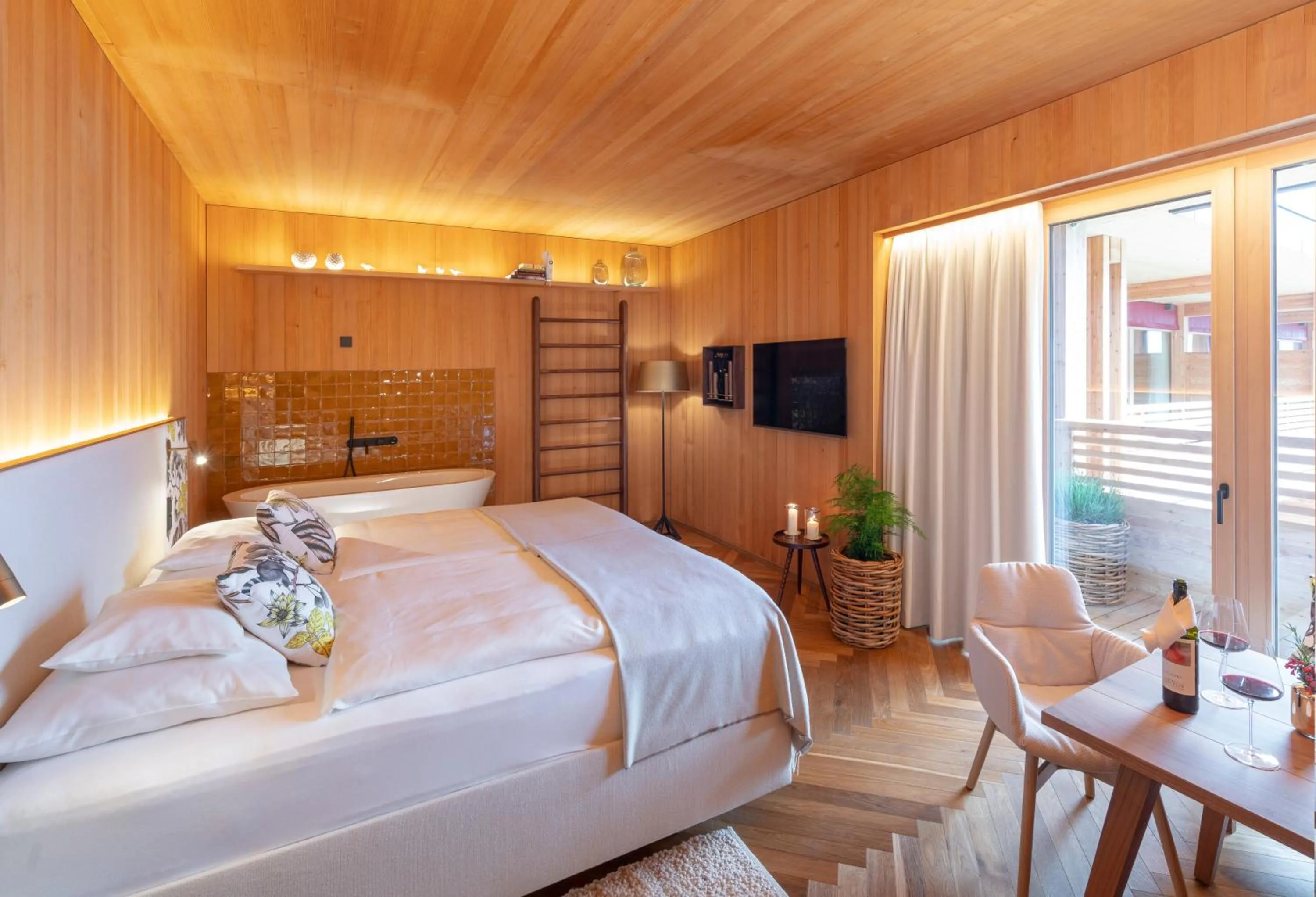 Photo of the whole room, Bed in MalisGarten Green Spa Hotel - Adults Only