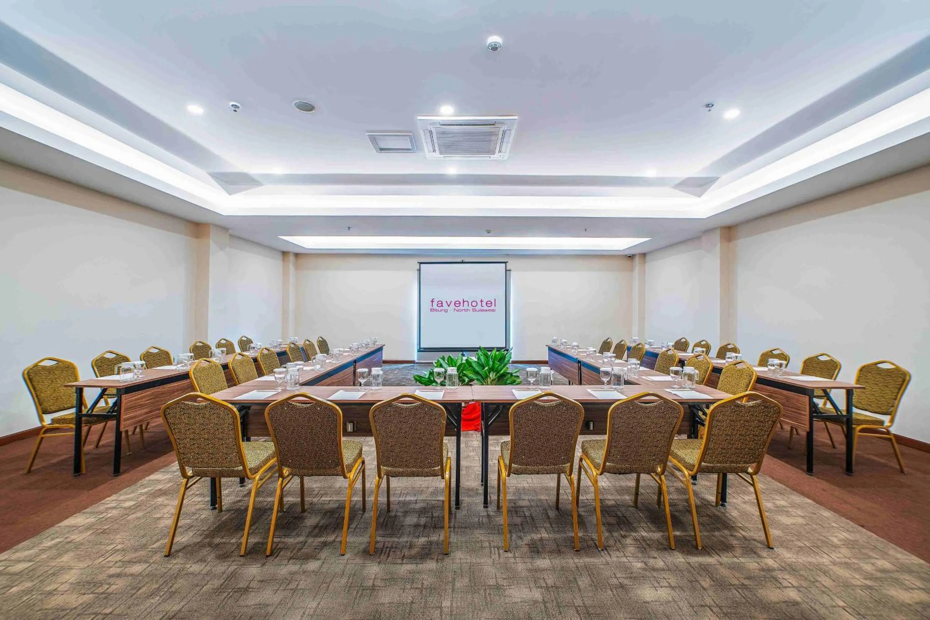 Meeting/conference room in favehotel Bitung