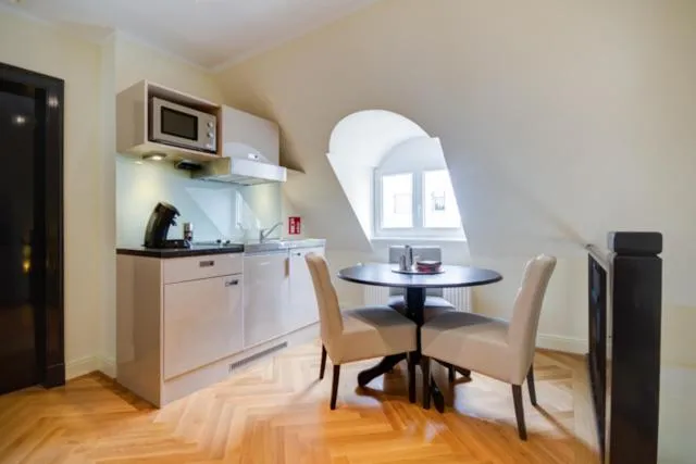 Restaurant/places to eat in Die Villa