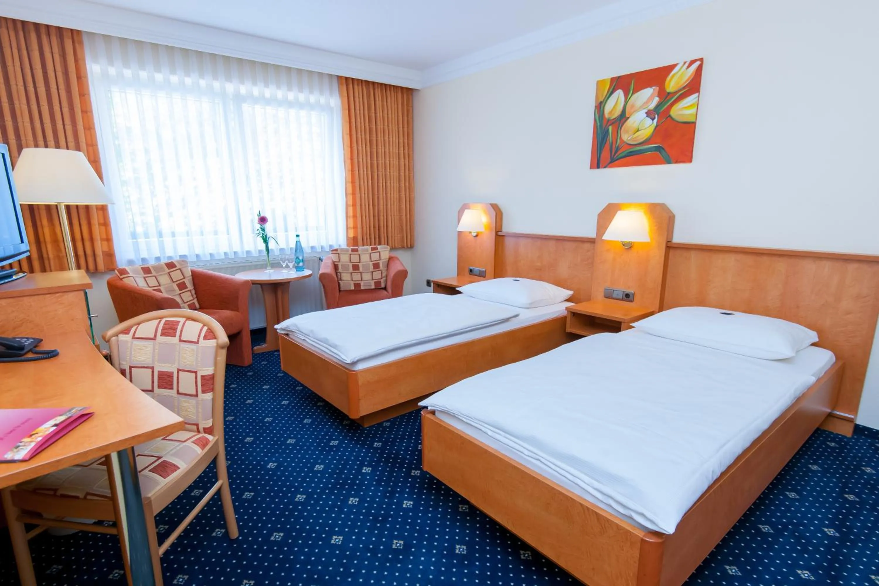 Photo of the whole room, Bed in Hotel Englischer Hof