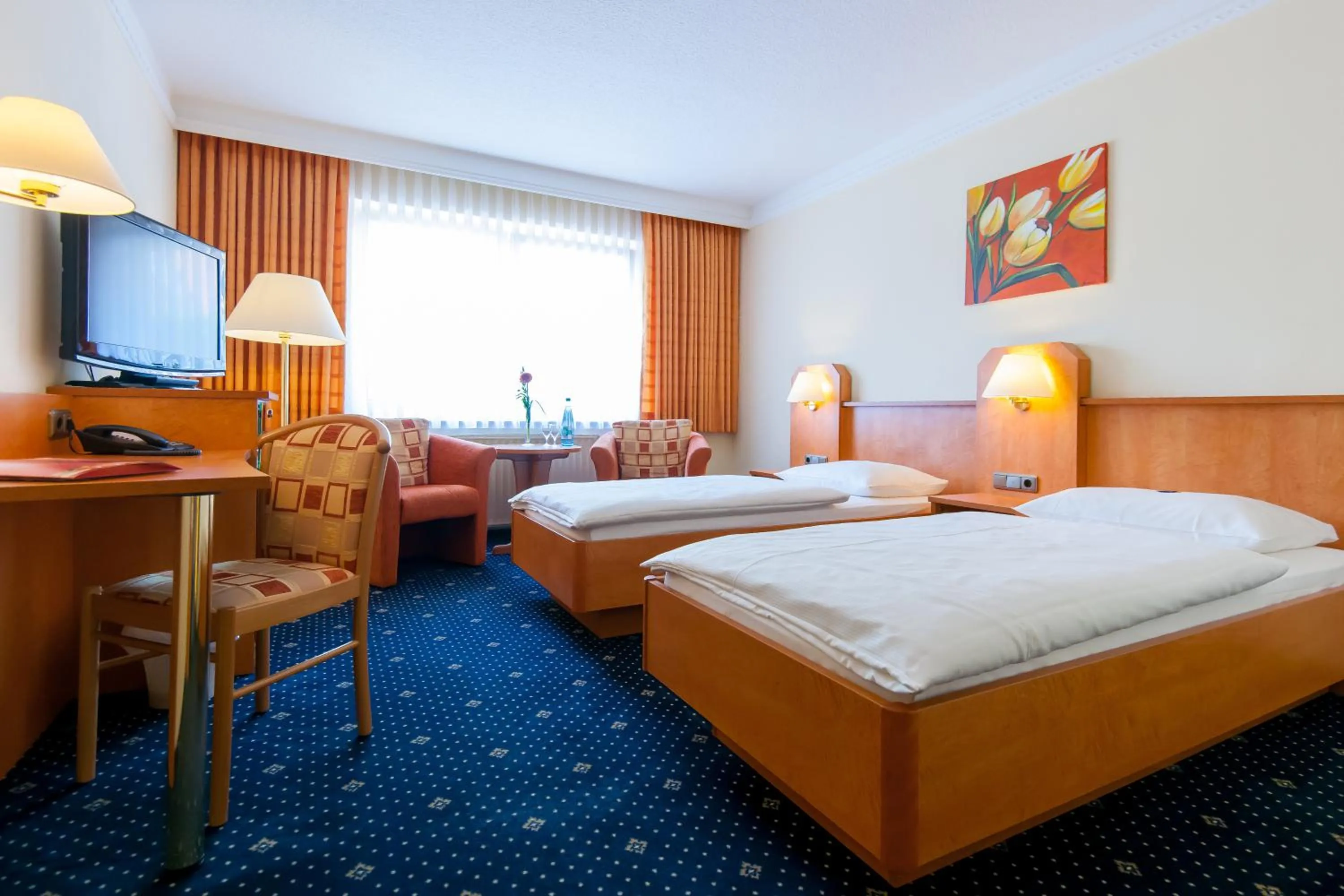 Photo of the whole room, Bed in Hotel Englischer Hof