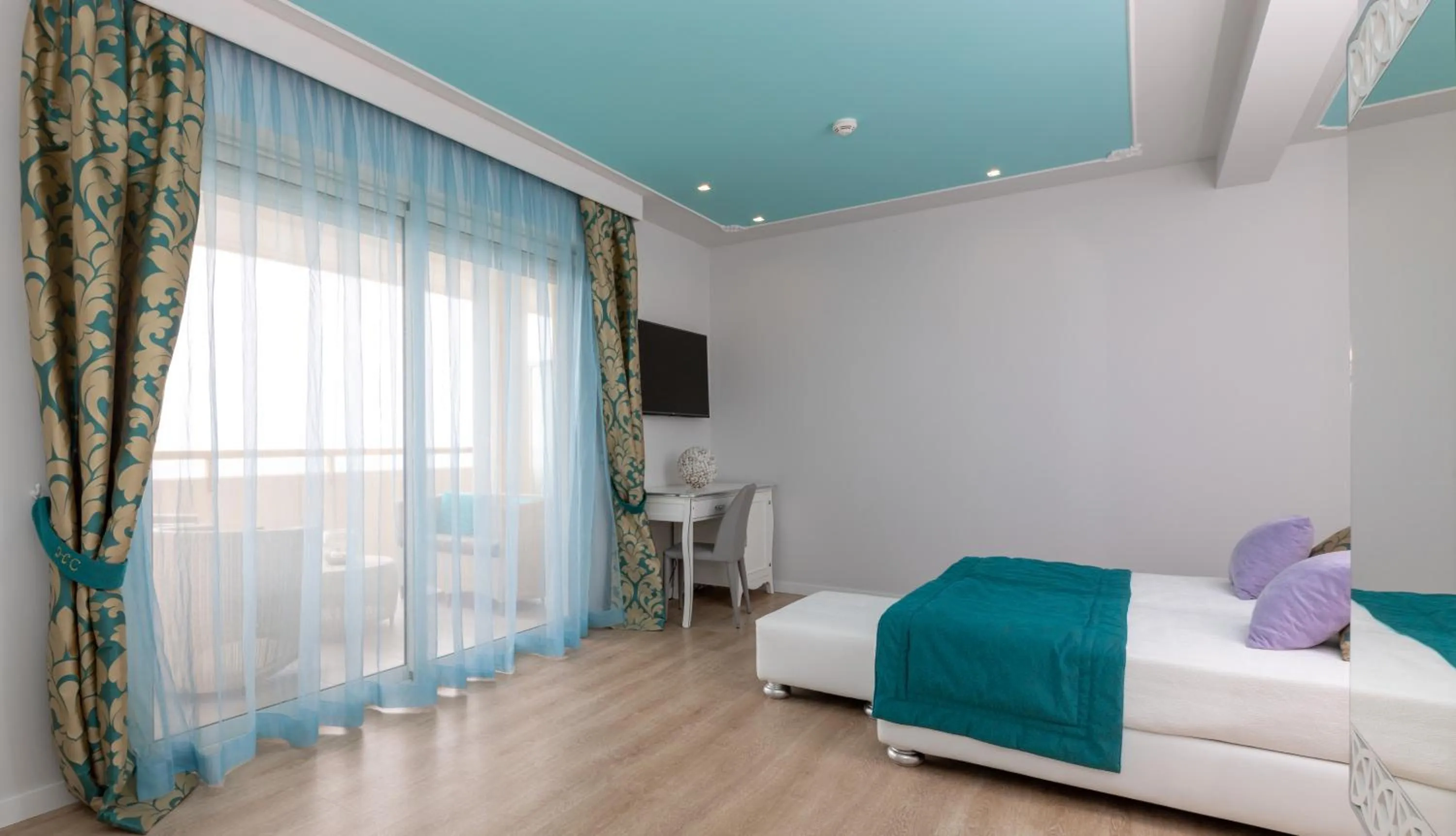 Photo of the whole room in Hotel Carlton