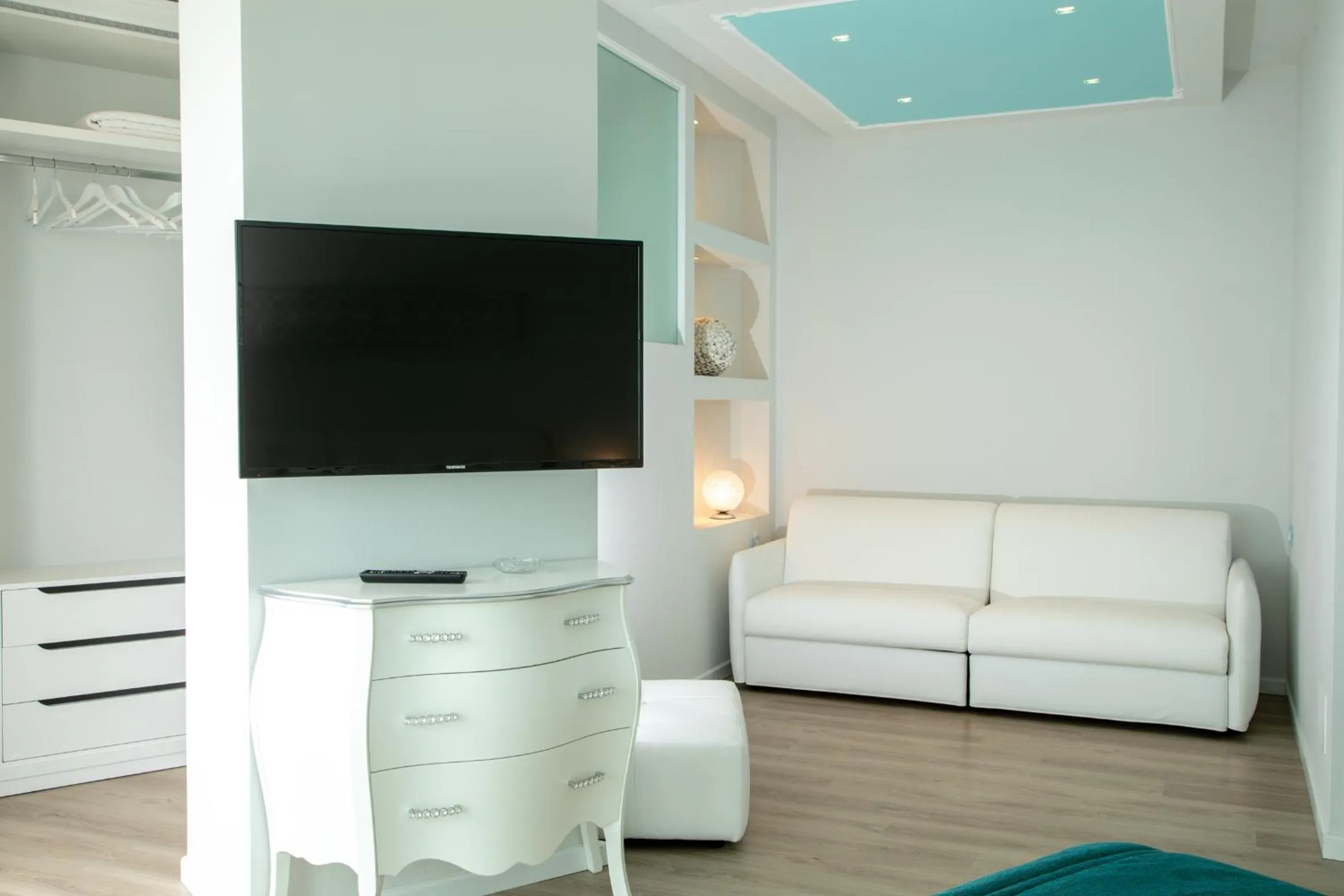 TV and multimedia in Hotel Carlton