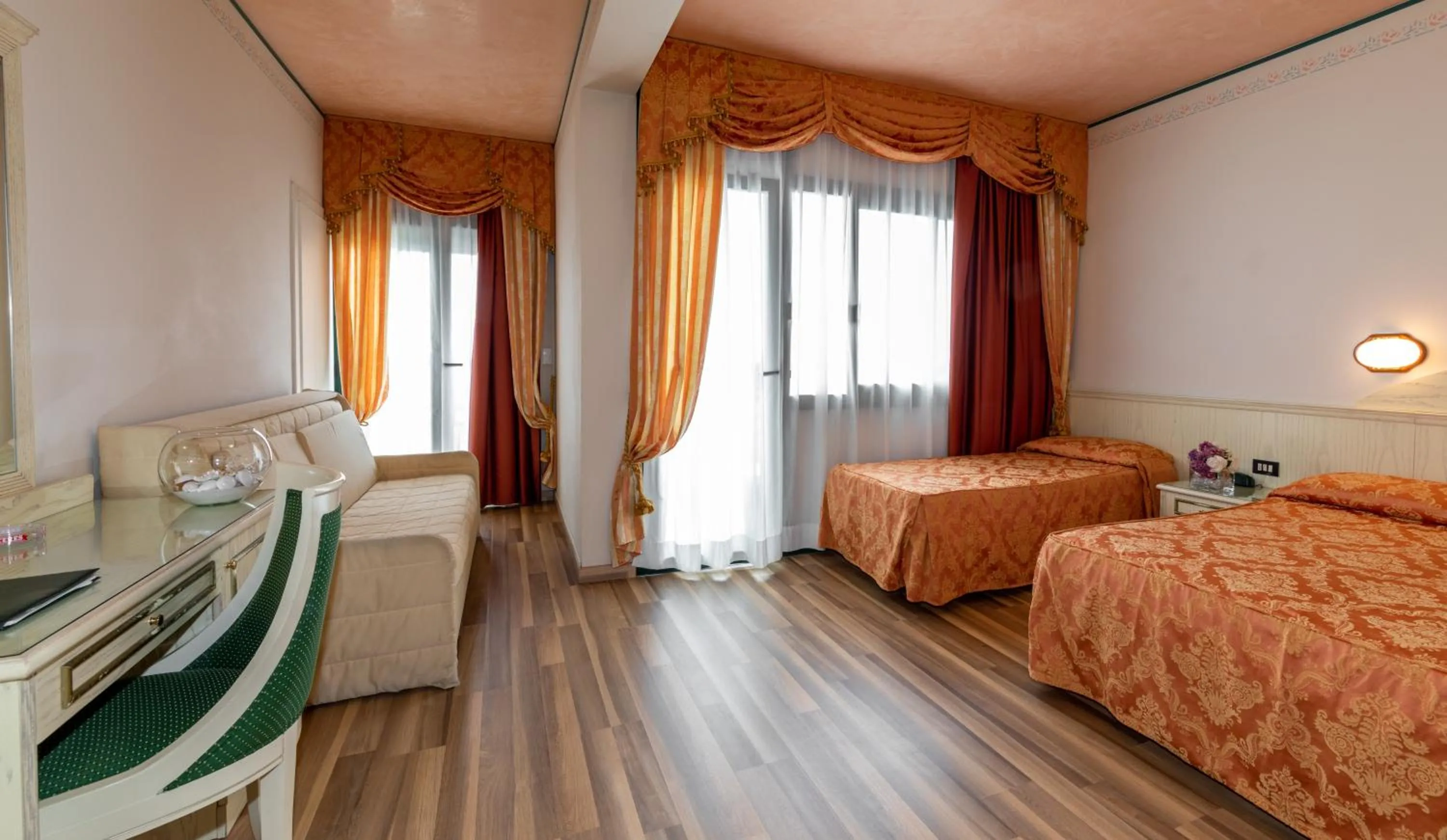 Bed in Hotel Carlton