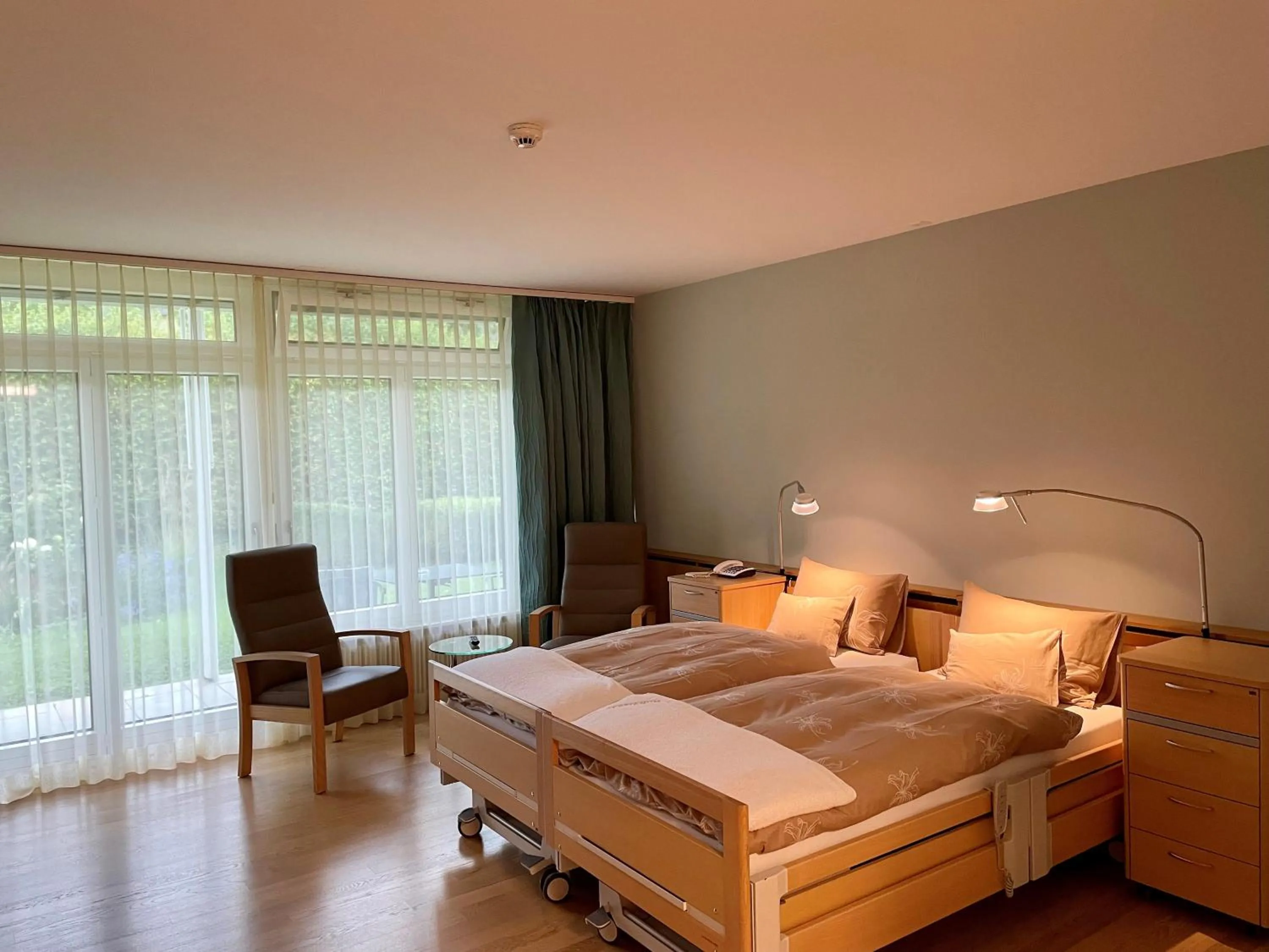 Bedroom, Bed in Tertianum Parkresidenz Meilen