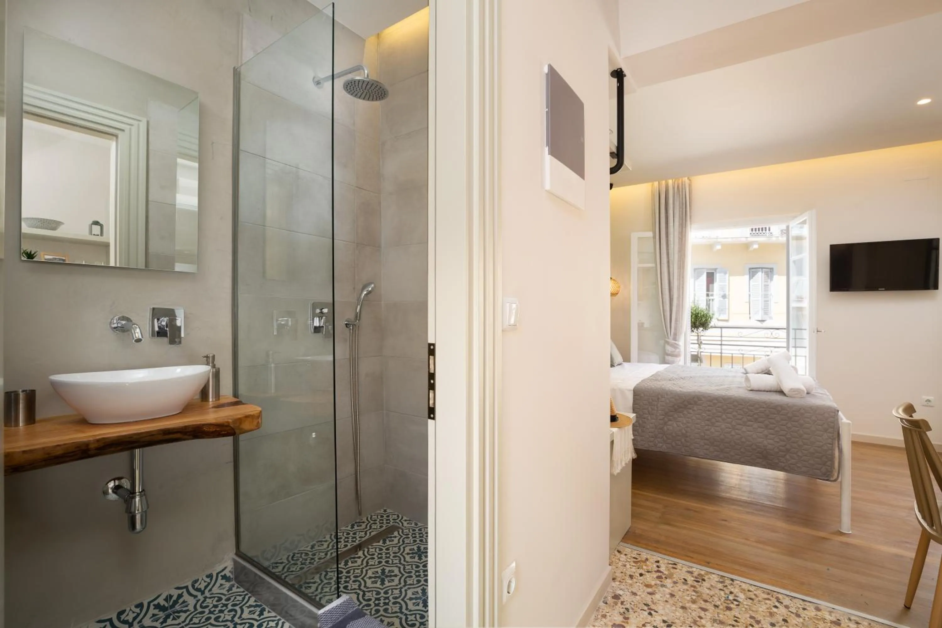 Shower, Bed in Kâmara Old Town Studios