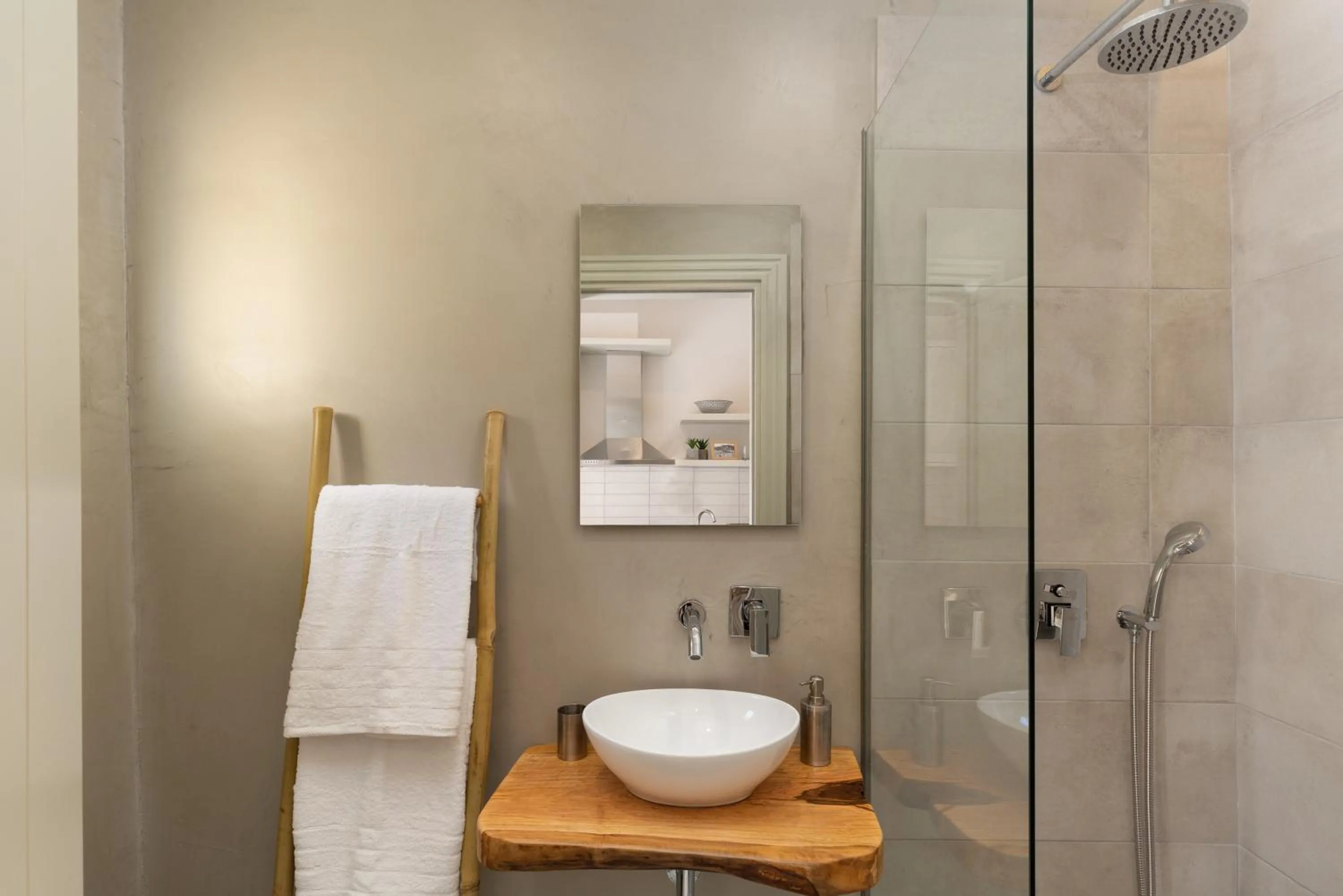 Shower in Kâmara Old Town Studios