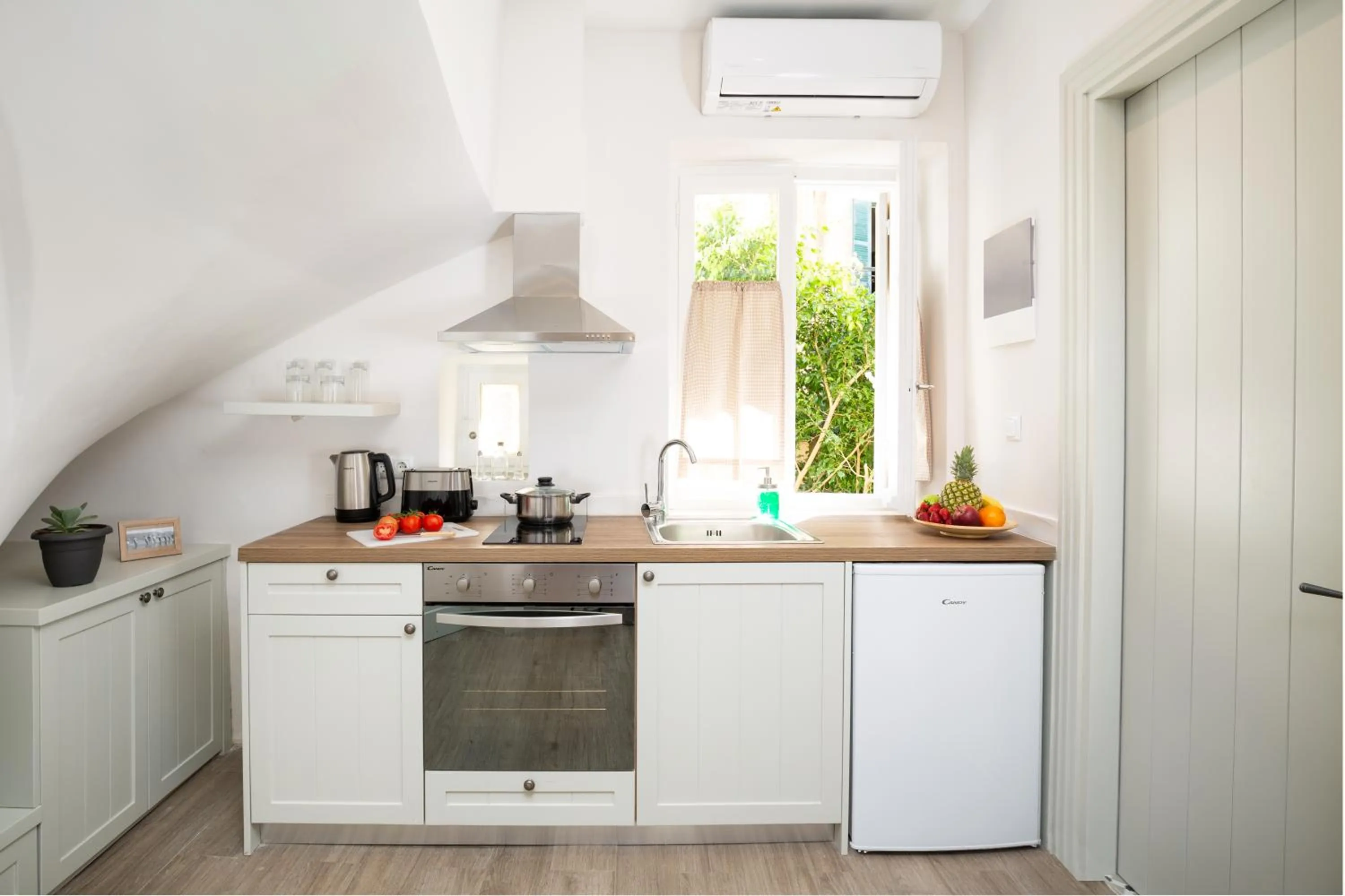 Kitchen or kitchenette in Kâmara Old Town Studios