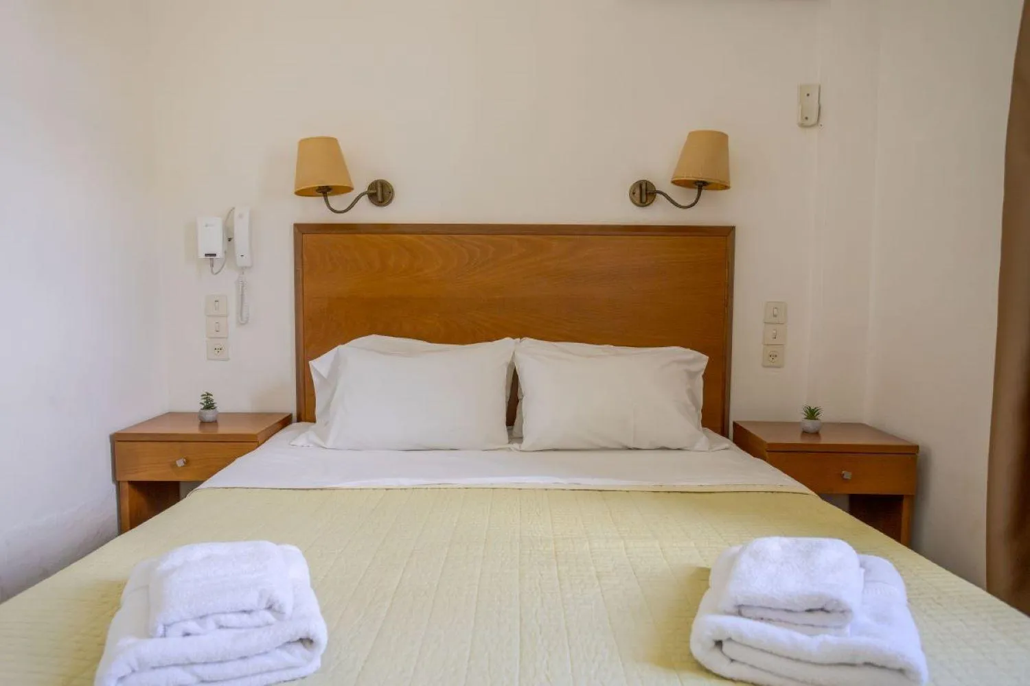 Bed in John Mary Apartments by Estia