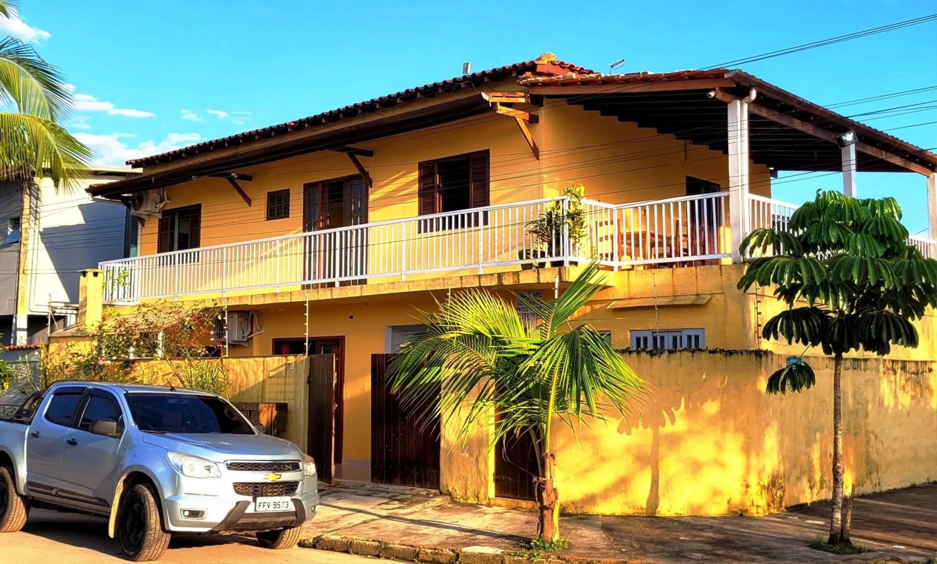 Facade/entrance in Casa Amarela Estufa 2 Ubatuba SP