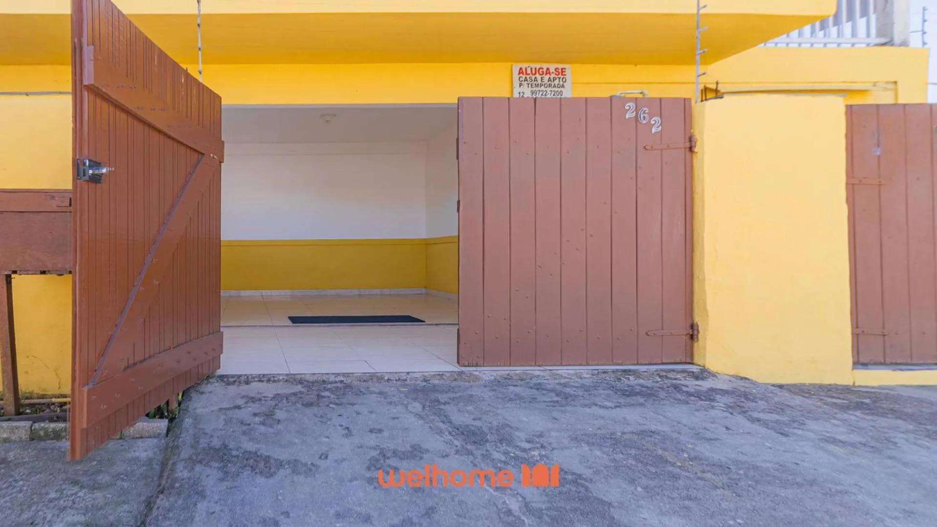 Facade/entrance in Casa Amarela Estufa 2 Ubatuba SP