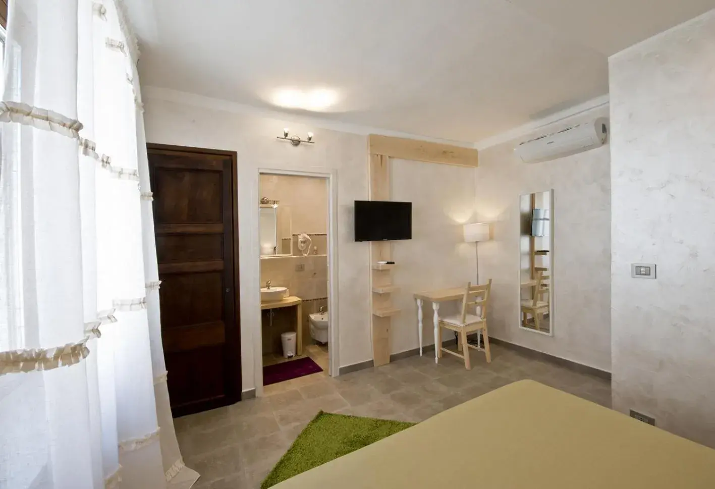 Double Room with Private Bathroom - single occupancy in La Finestra Sulla Reggia Double Room with Private Bathroom - single occupancy in La Finestra Sulla Reggia