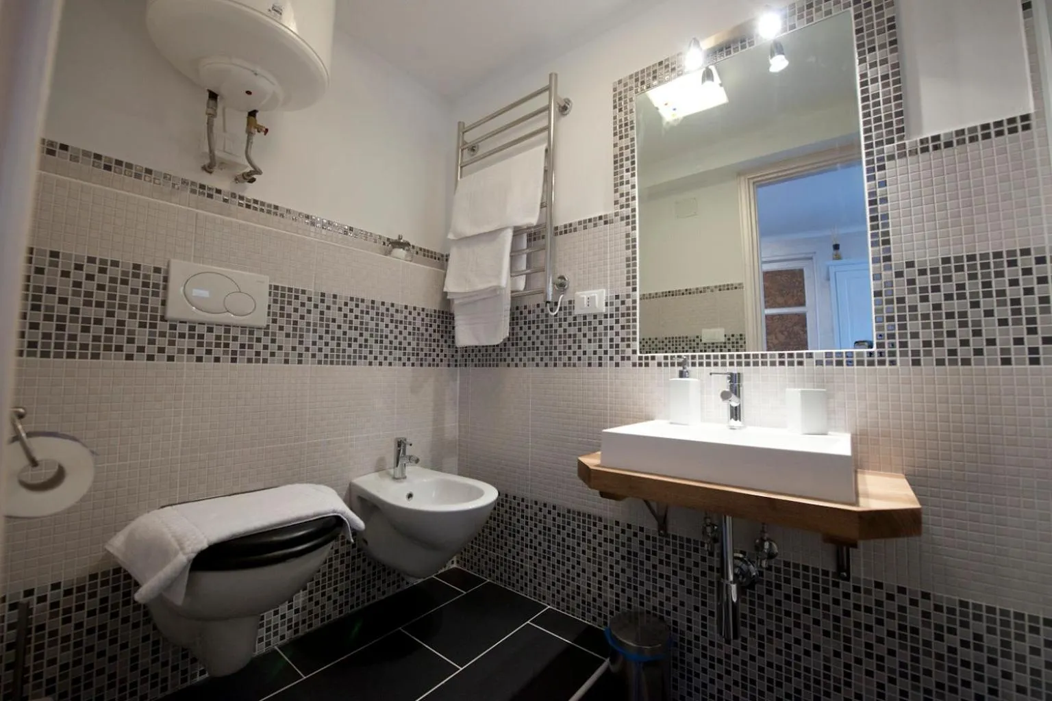 Toilet in La Finestra Sulla Reggia