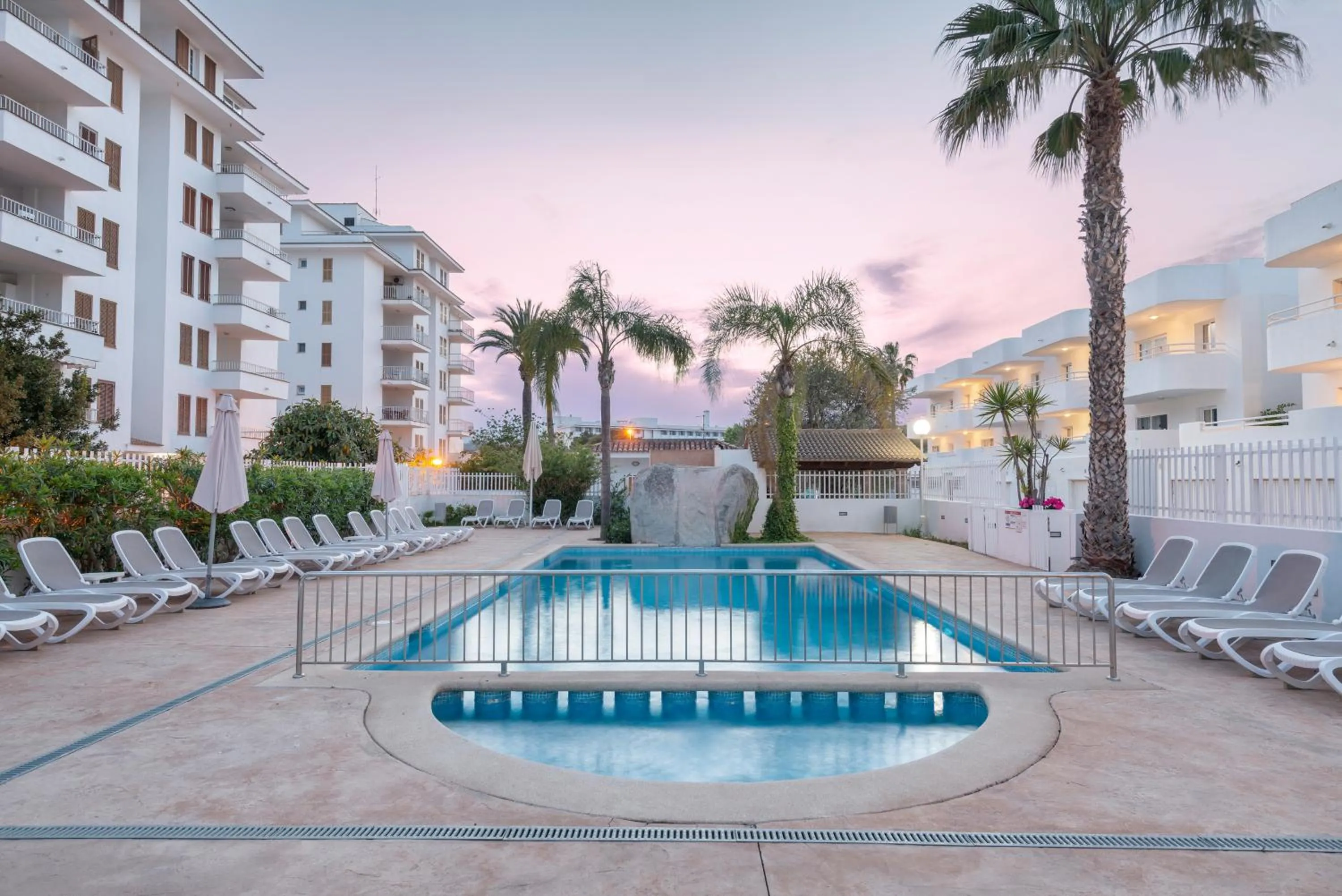 Swimming pool in Olive Beach Apartamentos
