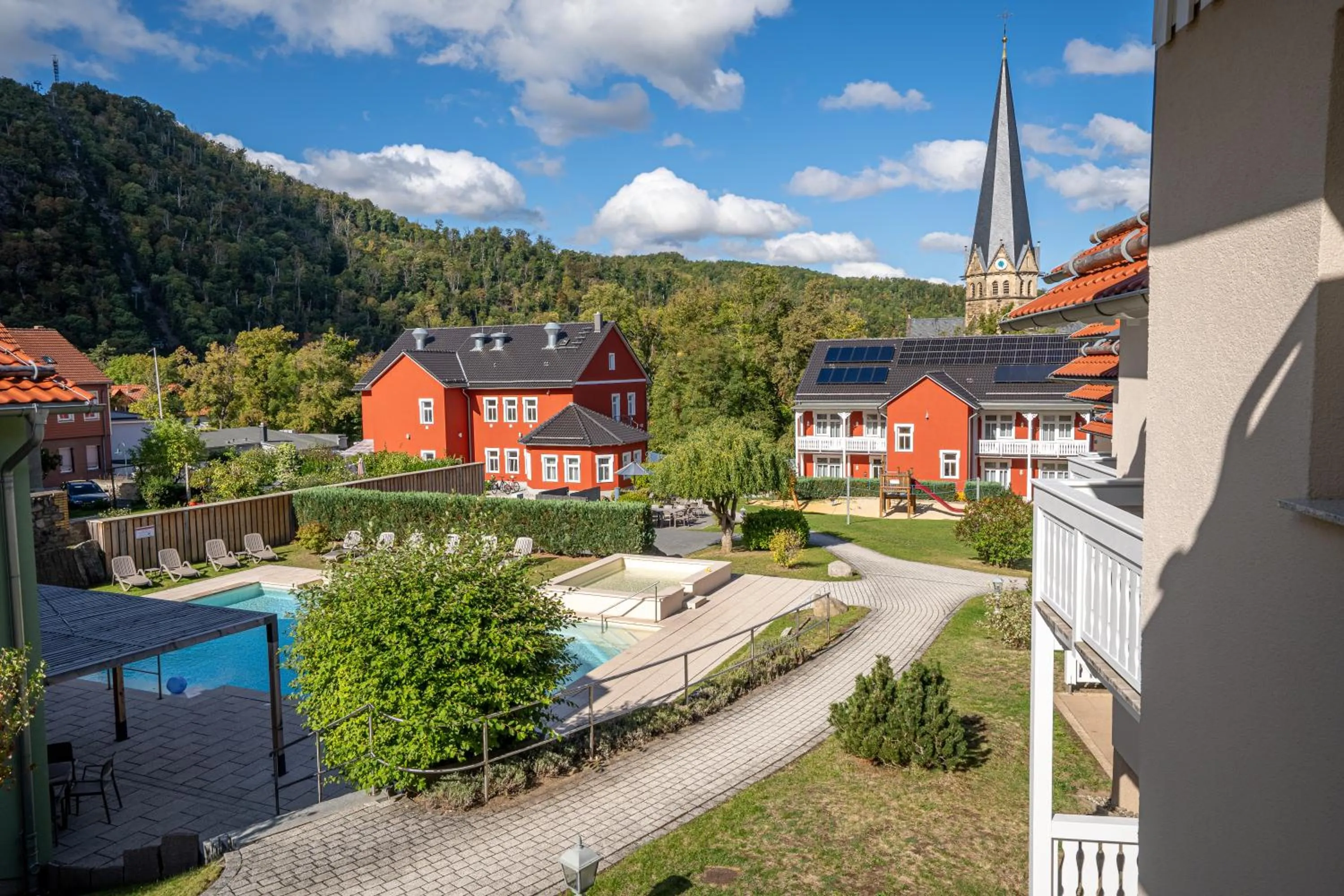 Pool view in Hotelpark Bodetal mit Ferienwohnungen