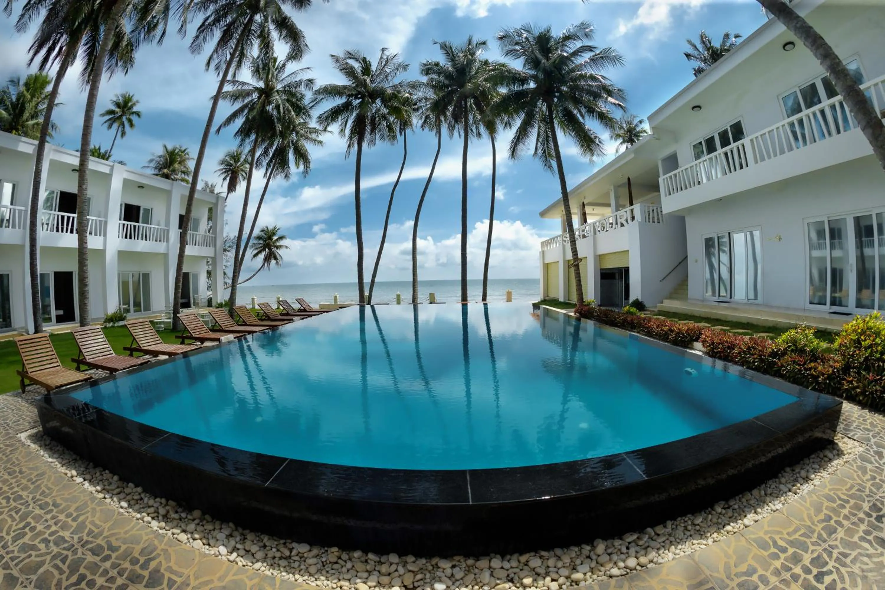 Swimming pool in Surf4You Residence