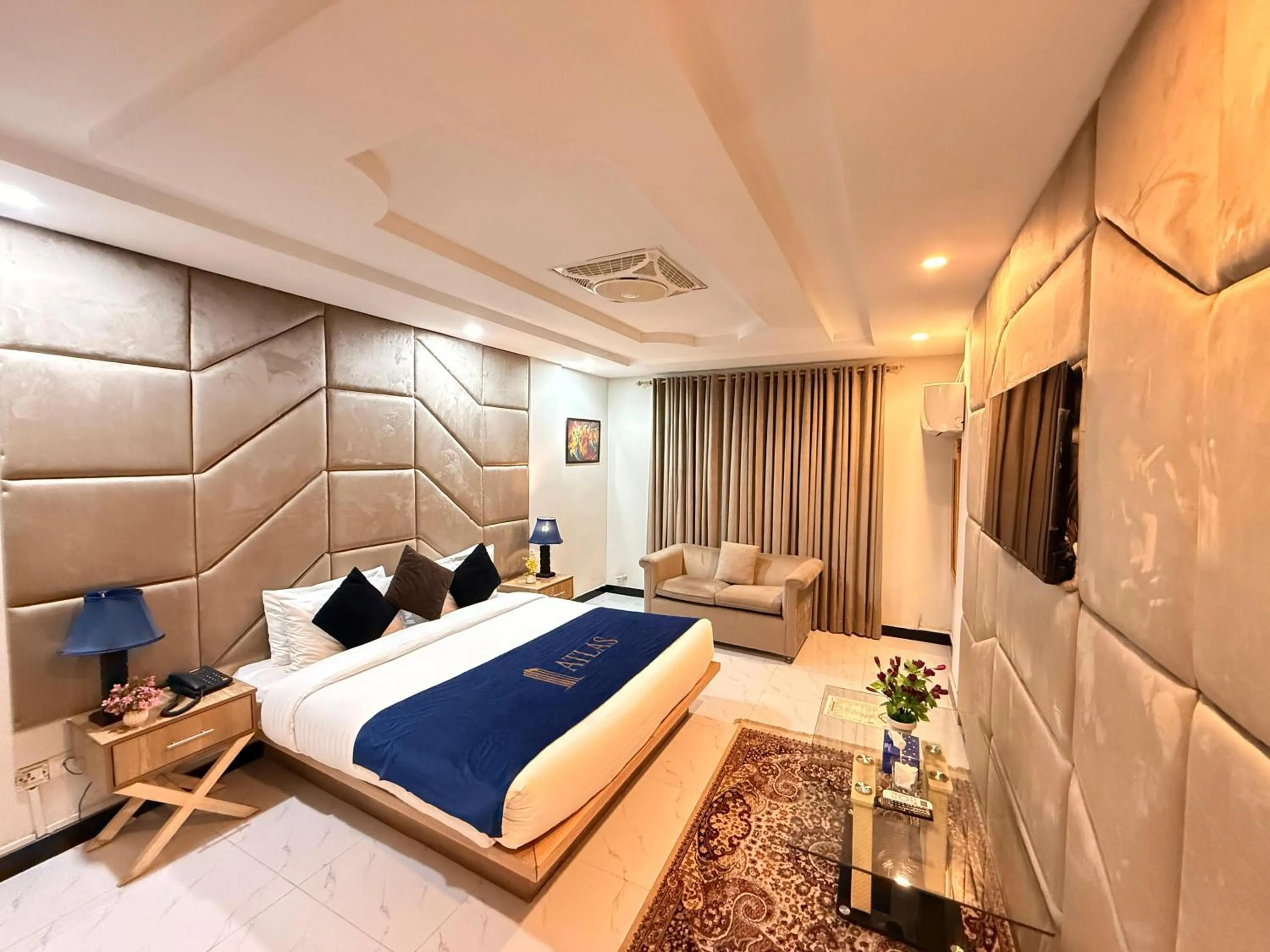 Bedroom, Bed in Atlas Hotel Islamabad