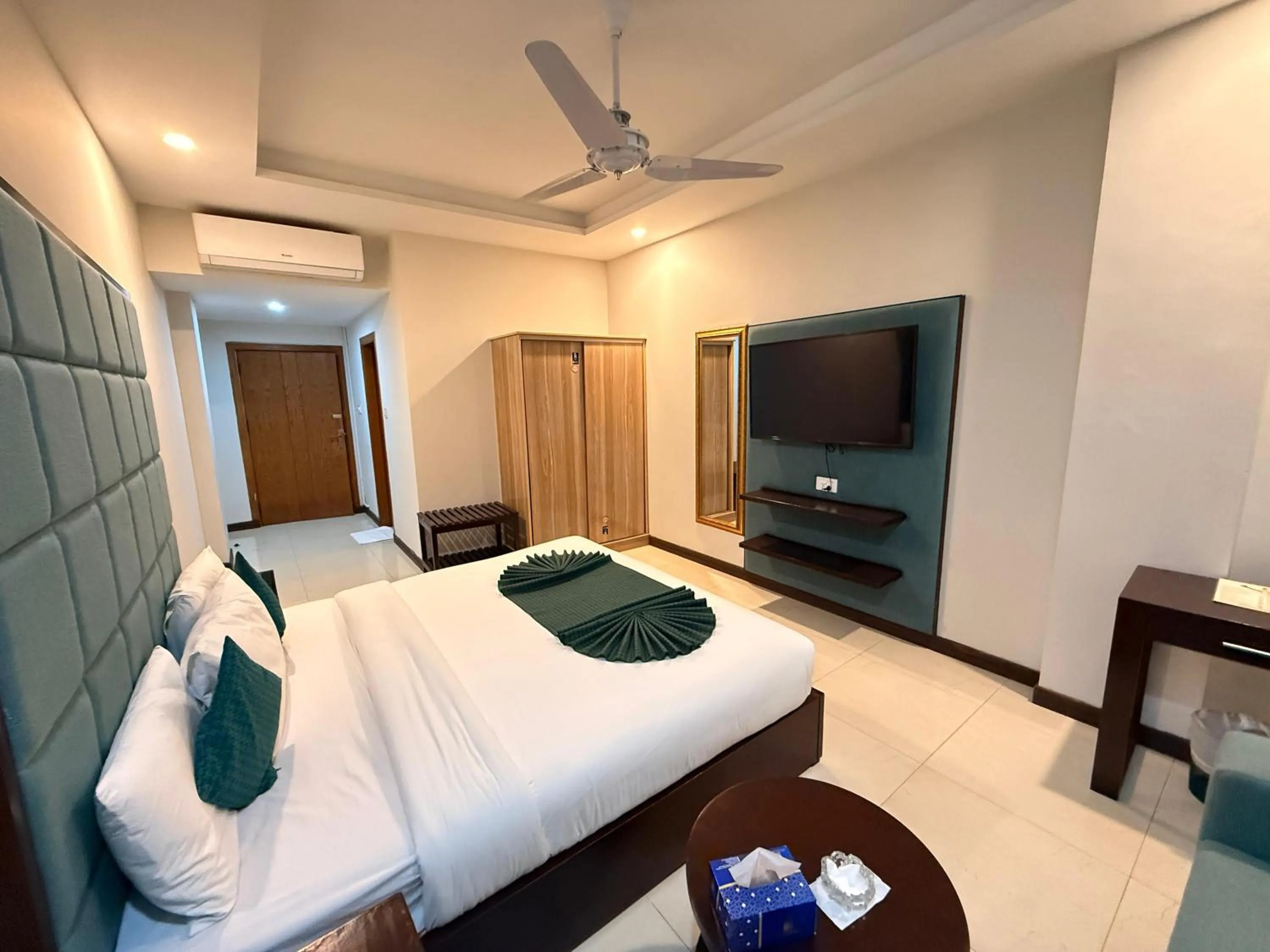 Bedroom, Bed in Atlas Hotel Islamabad