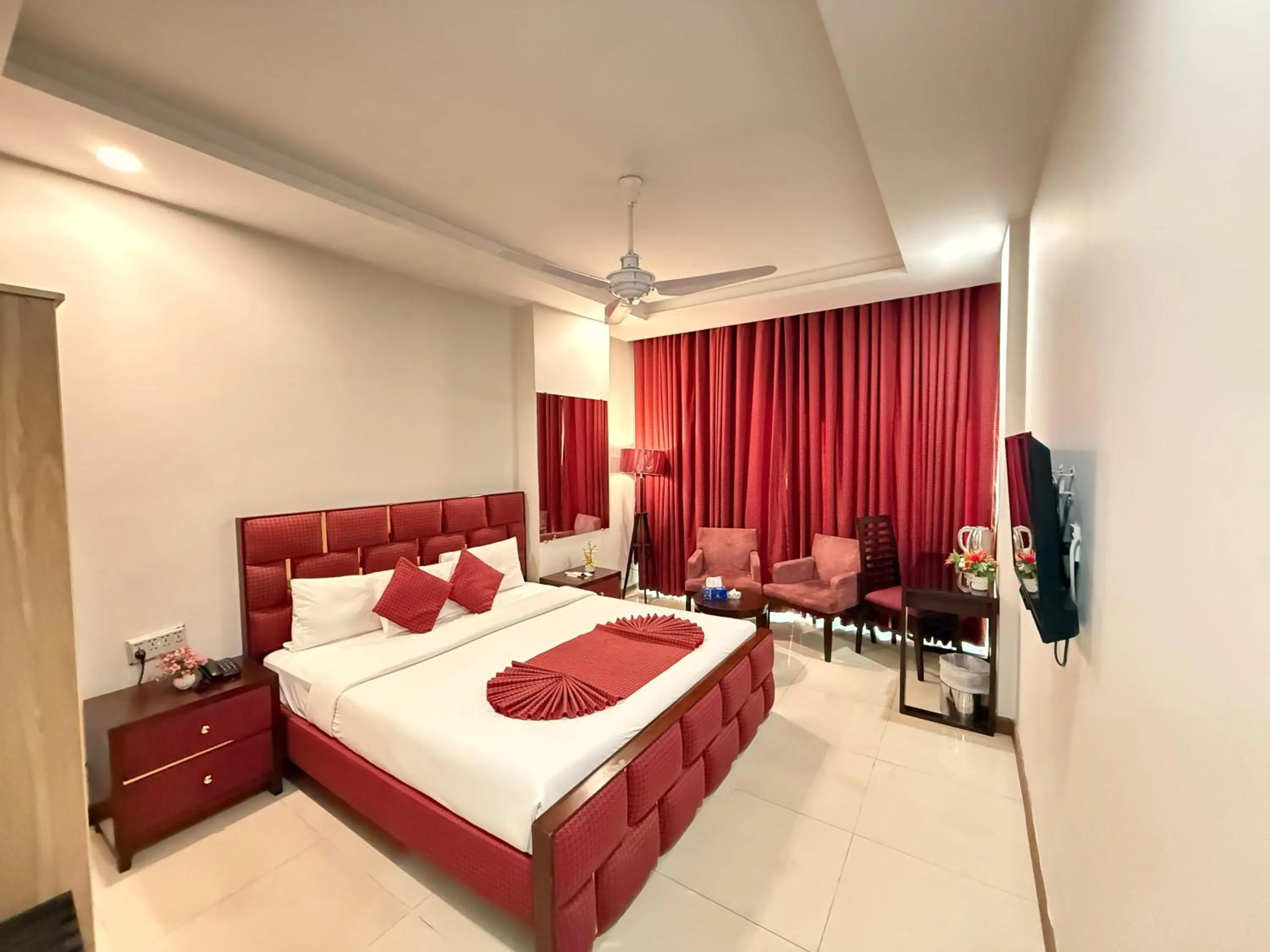 Bedroom, Bed in Atlas Hotel Islamabad