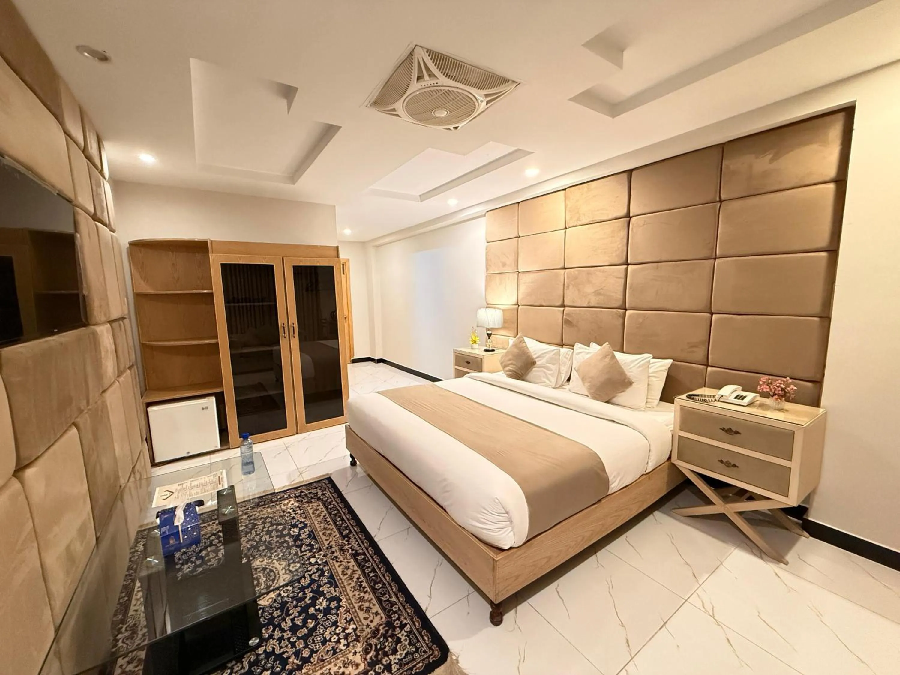 Bedroom, Bed in Atlas Hotel Islamabad