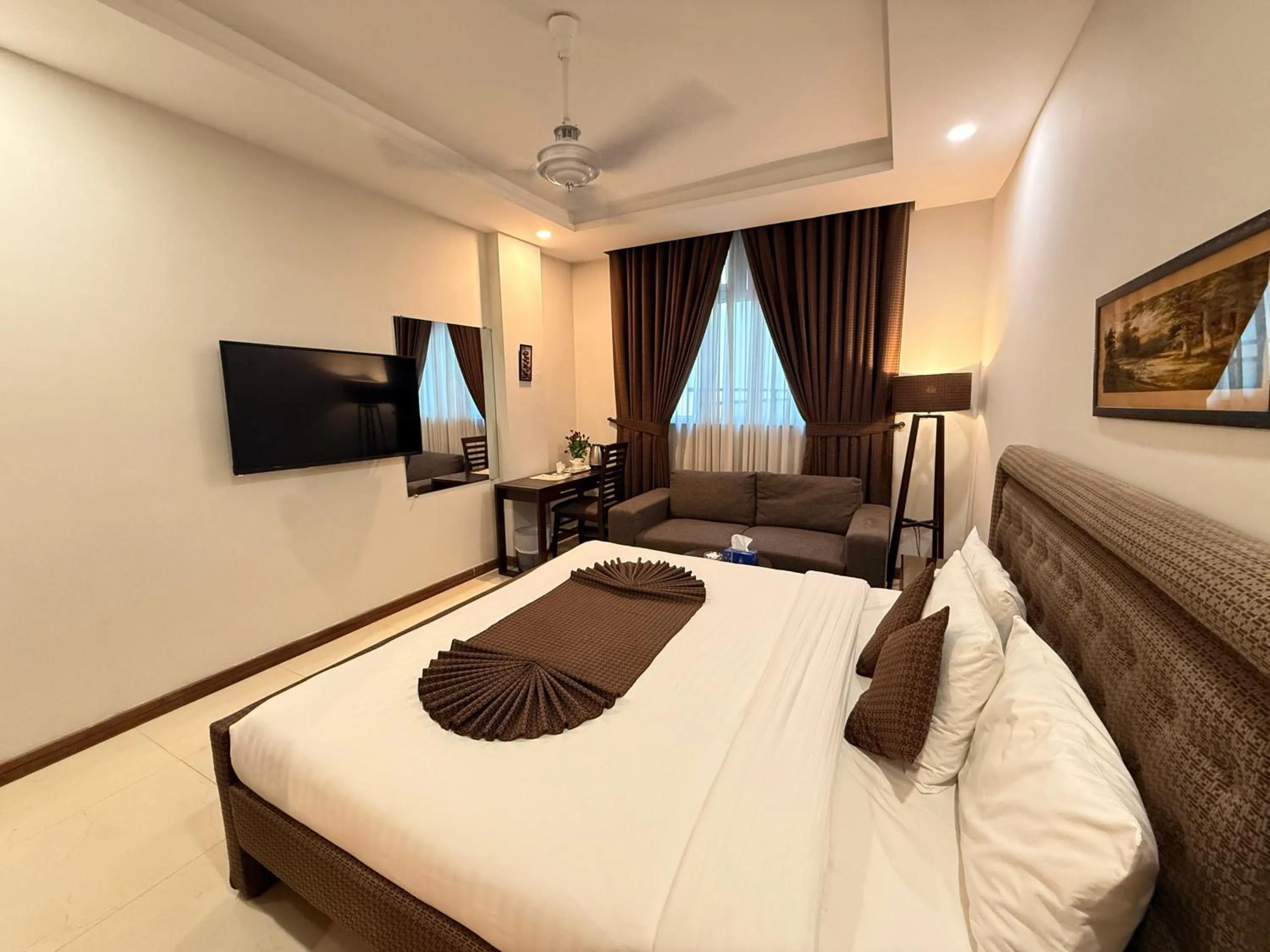 Bedroom, Bed in Atlas Hotel Islamabad