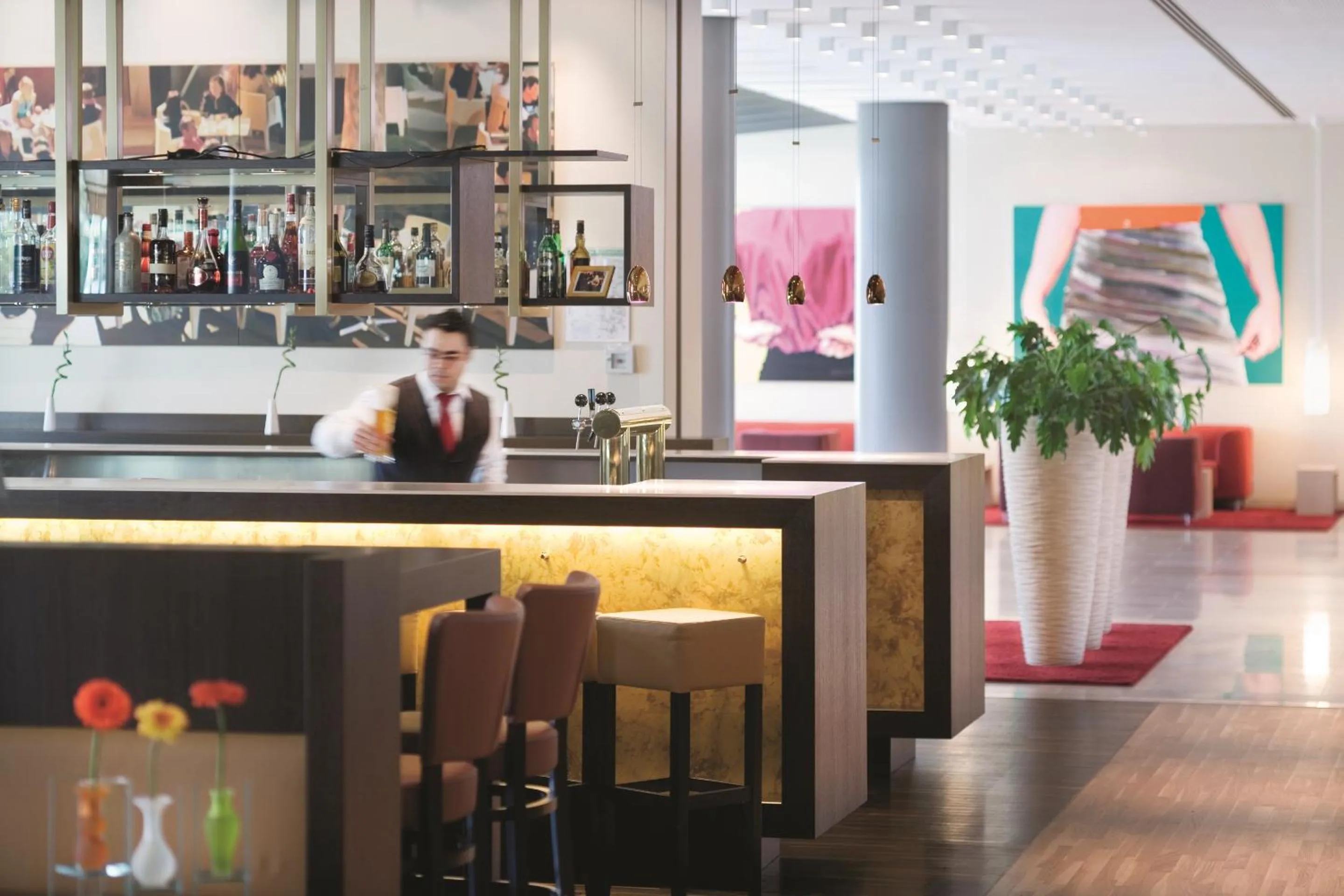 Lounge or bar in Mövenpick Hotel Frankfurt City Messe