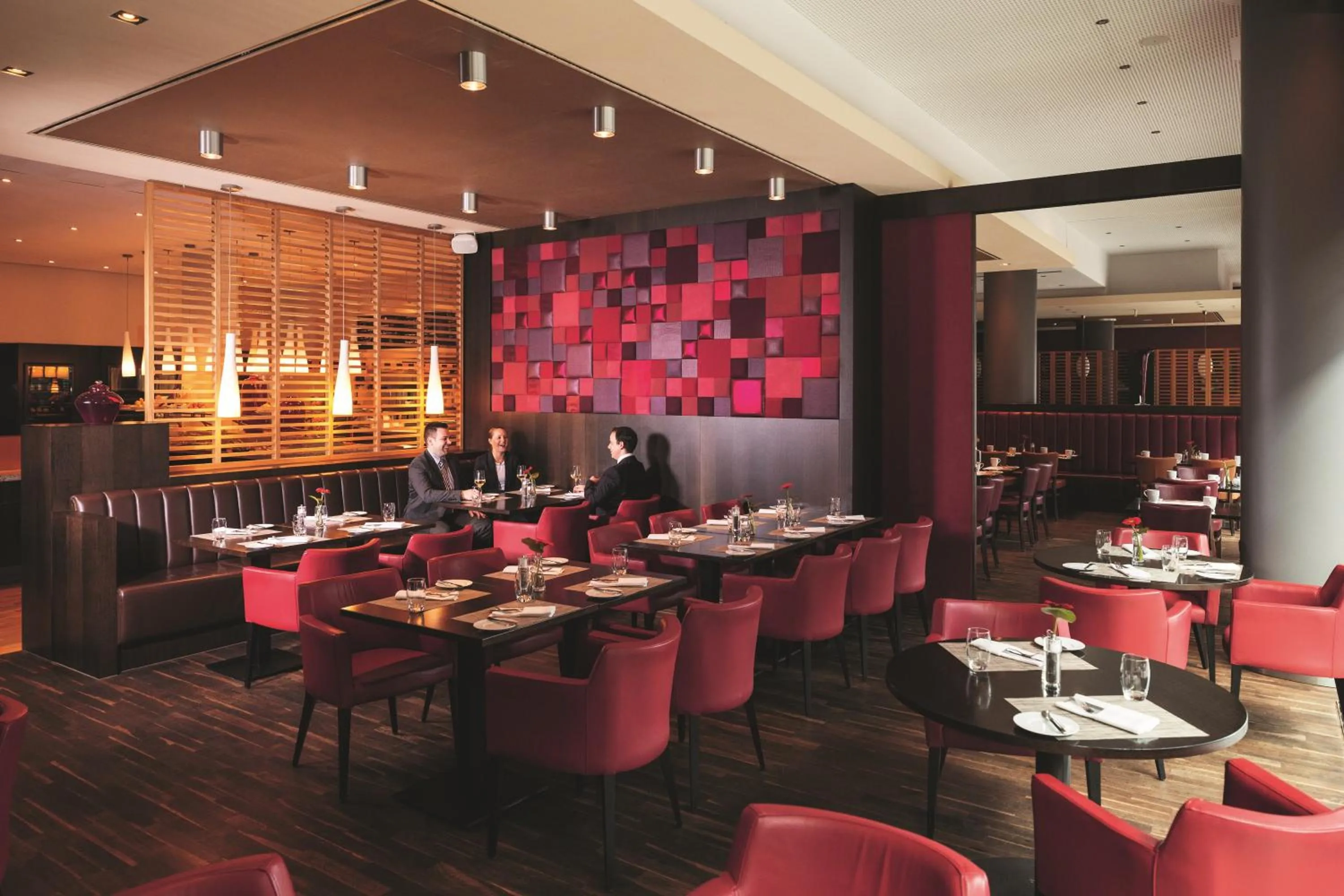 Restaurant/places to eat in Mövenpick Hotel Frankfurt City Messe