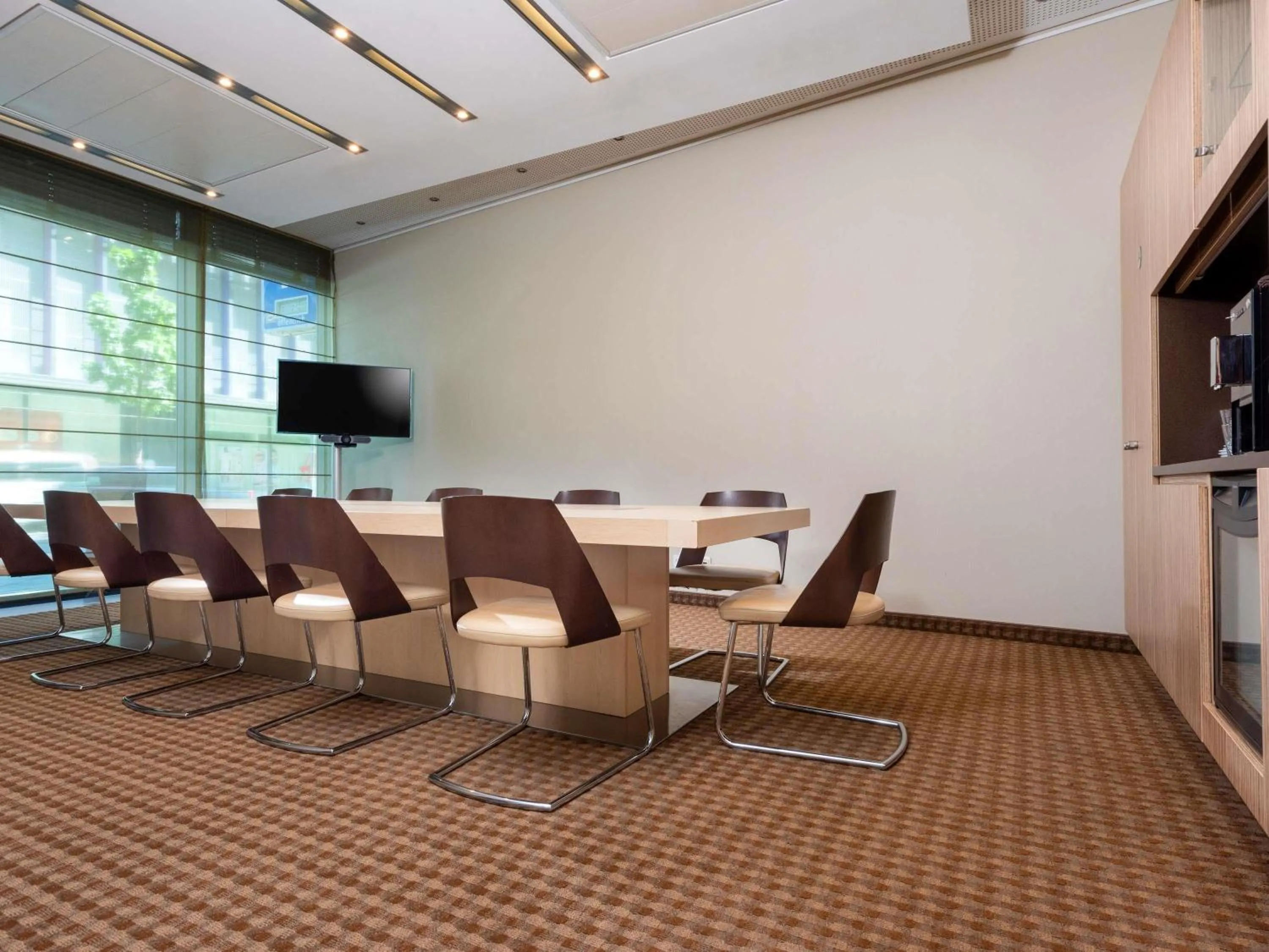 Meeting/conference room in Mövenpick Hotel Frankfurt City Messe