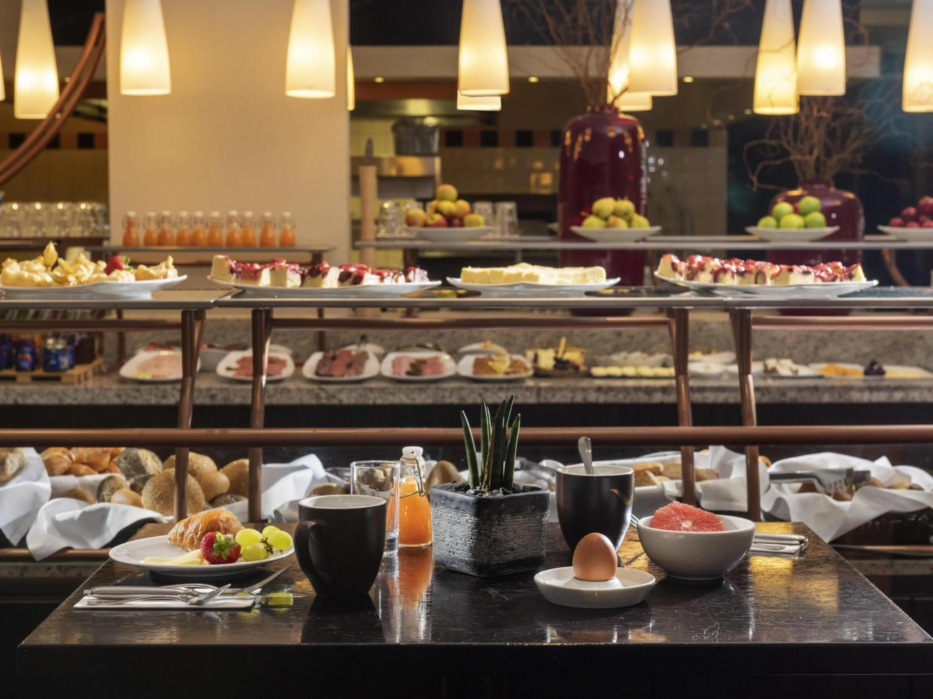 Restaurant/places to eat in Mövenpick Hotel Frankfurt City Messe